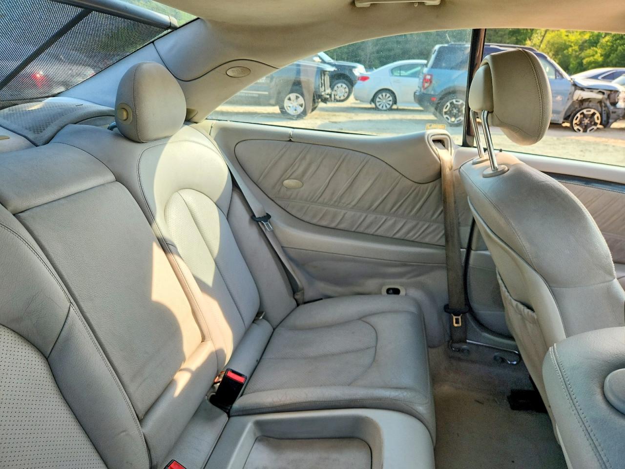 2004 Mercedes-benz Clk 500 White vin: WDBTJ75J64F079552