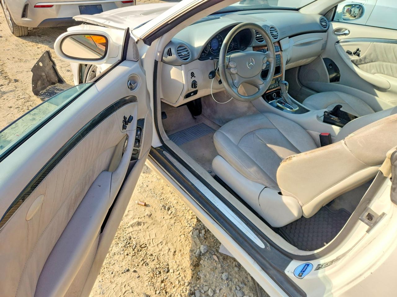 2004 Mercedes-benz Clk 500 White vin: WDBTJ75J64F079552