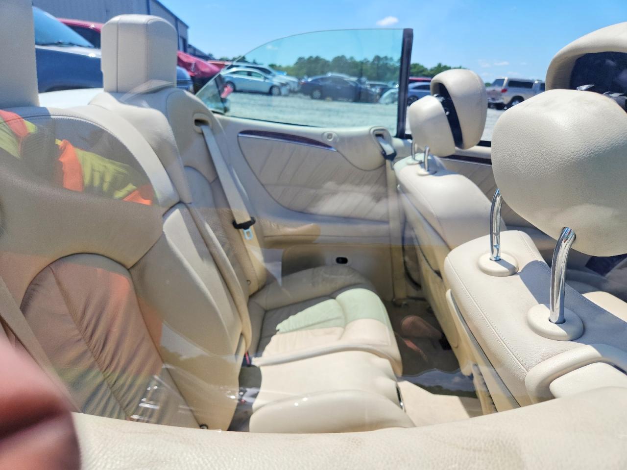 2007 Mercedes-benz C-class White vin: WDBTK56F27F224781