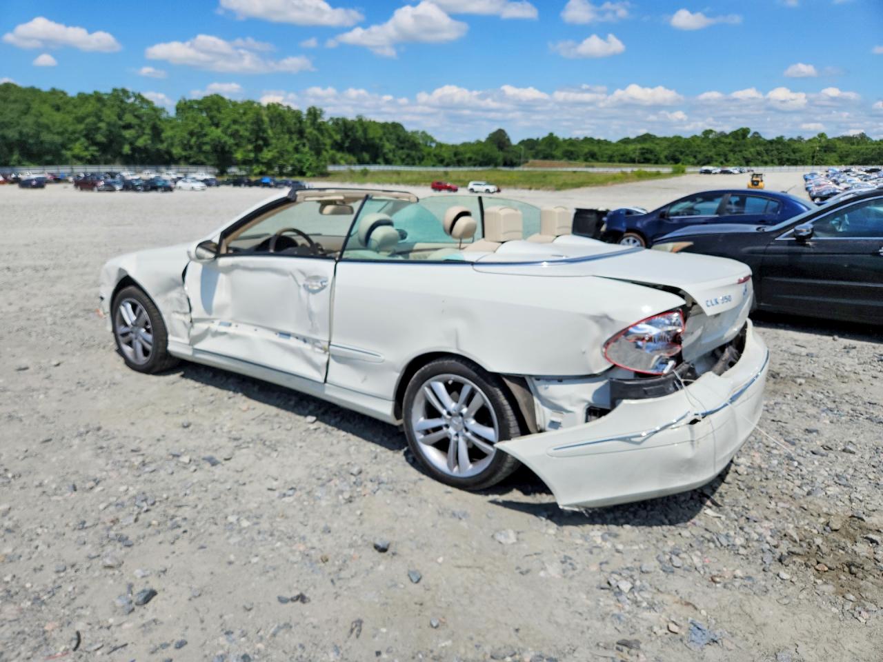 2007 Mercedes-benz C-class White vin: WDBTK56F27F224781
