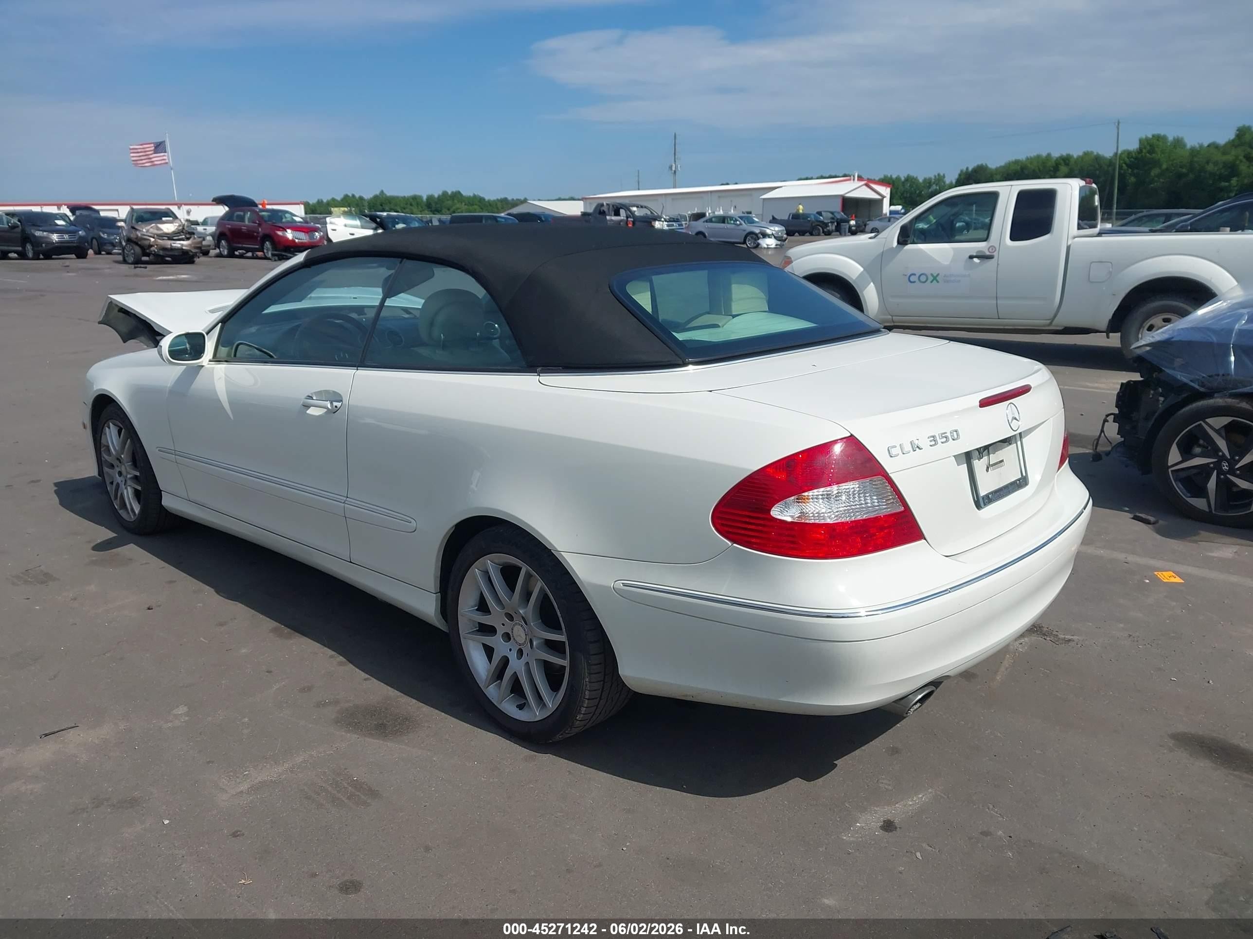 2009 Mercedes-benz Clk 350   White vin: WDBTK56F39T103200