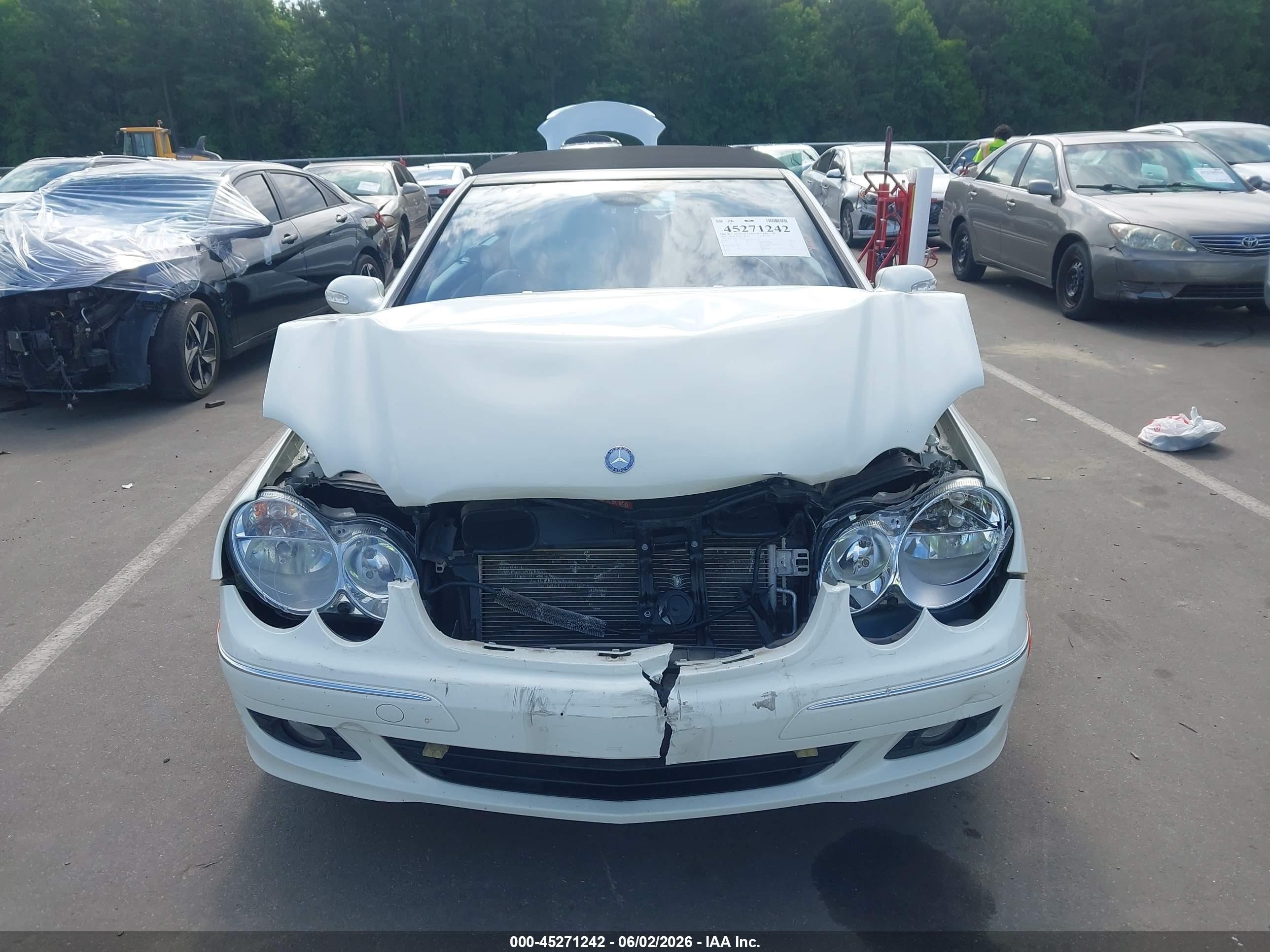 2009 Mercedes-benz Clk 350   White vin: WDBTK56F39T103200