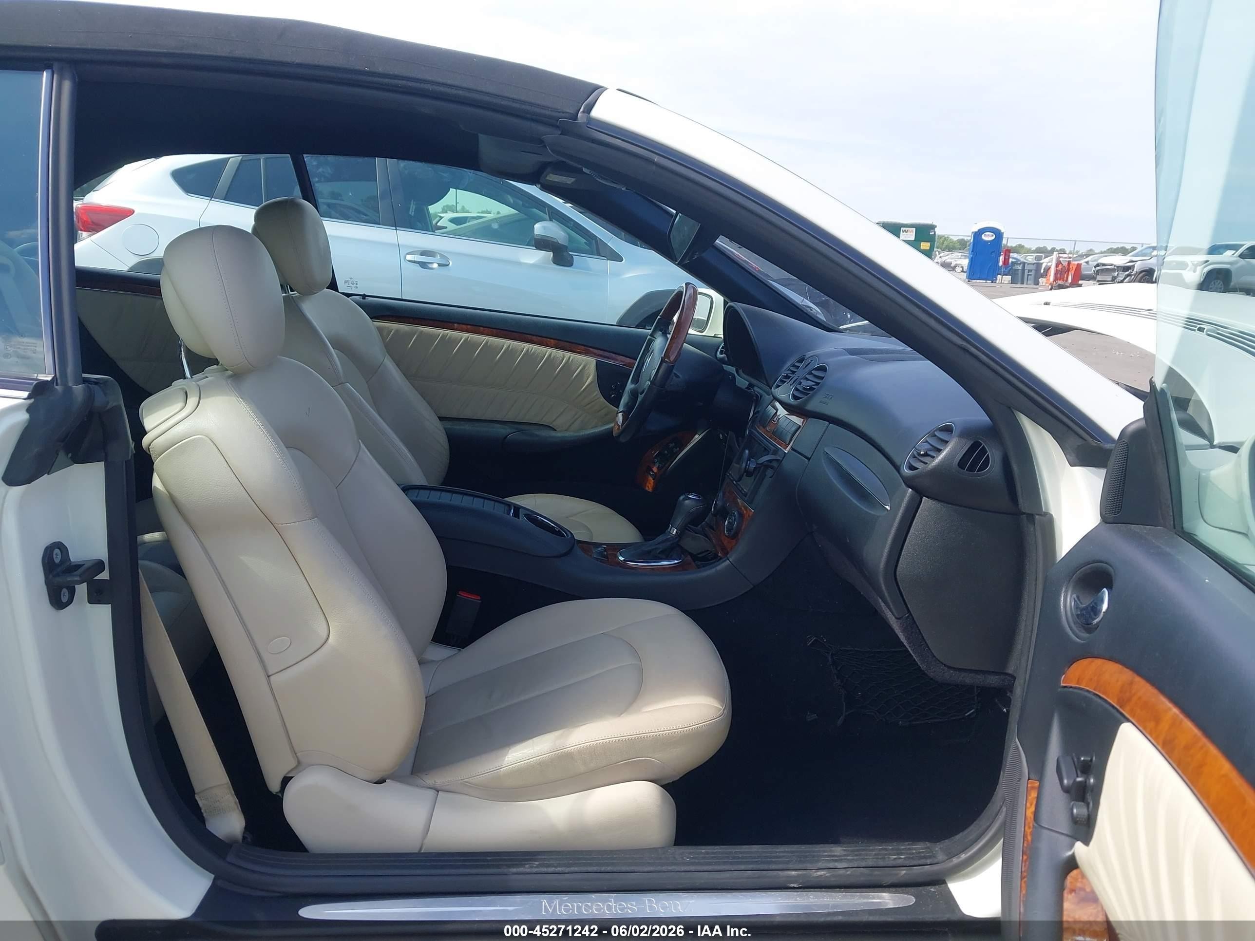2009 Mercedes-benz Clk 350   White vin: WDBTK56F39T103200