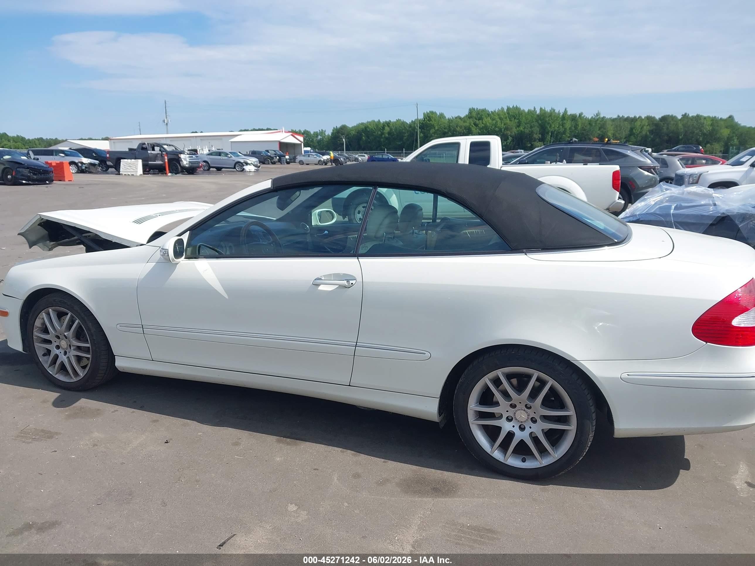 2009 Mercedes-benz Clk 350   White vin: WDBTK56F39T103200