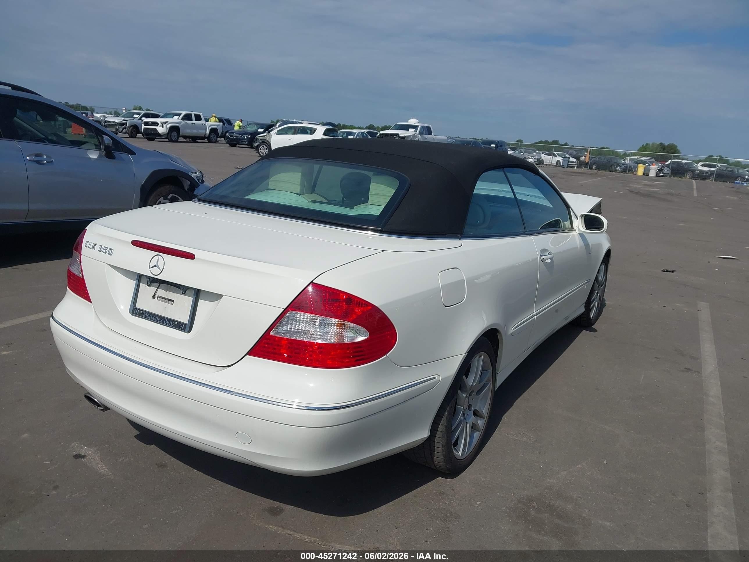 2009 Mercedes-benz Clk 350   White vin: WDBTK56F39T103200