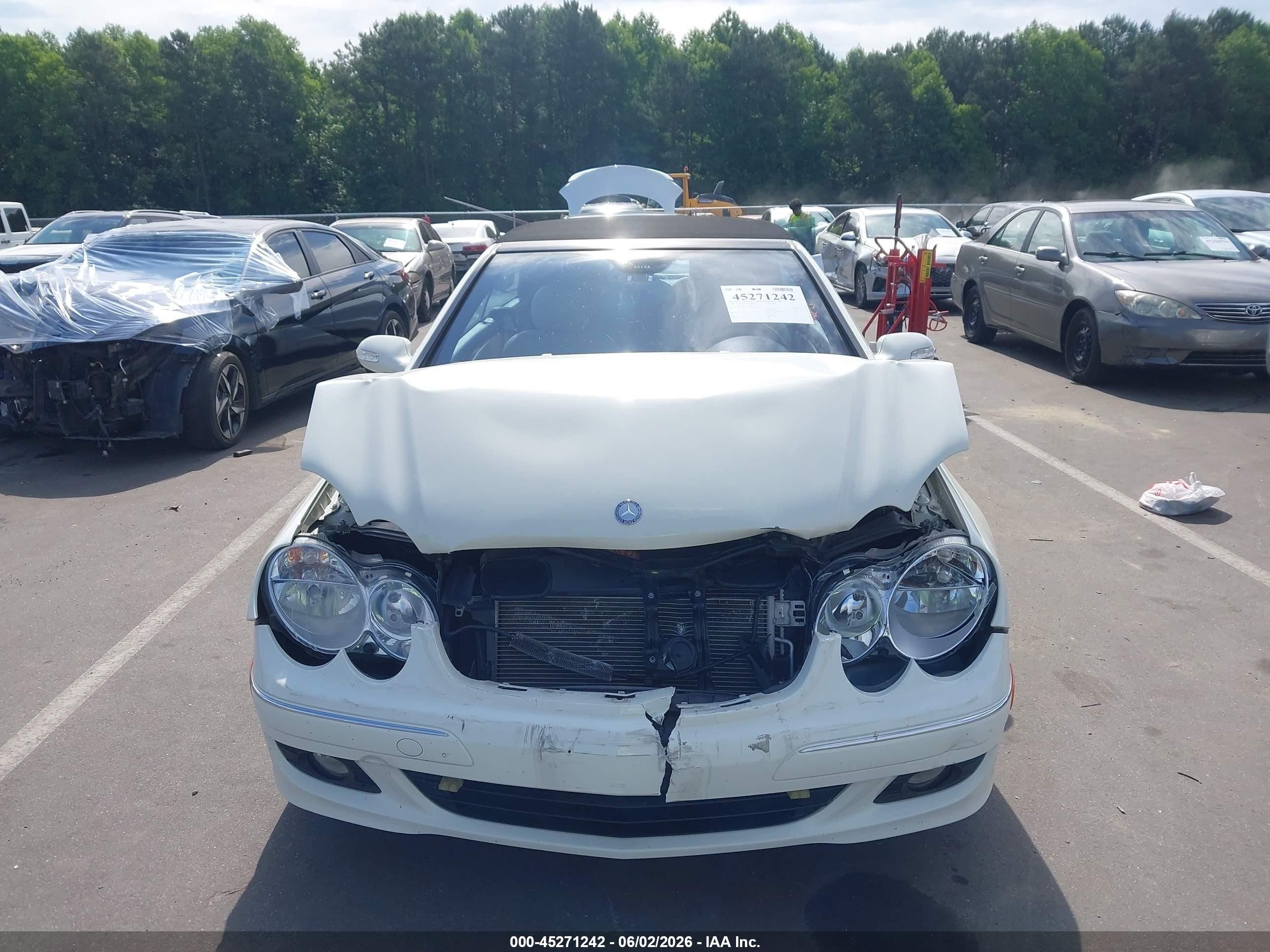 2009 Mercedes-benz Clk 350   White vin: WDBTK56F39T103200