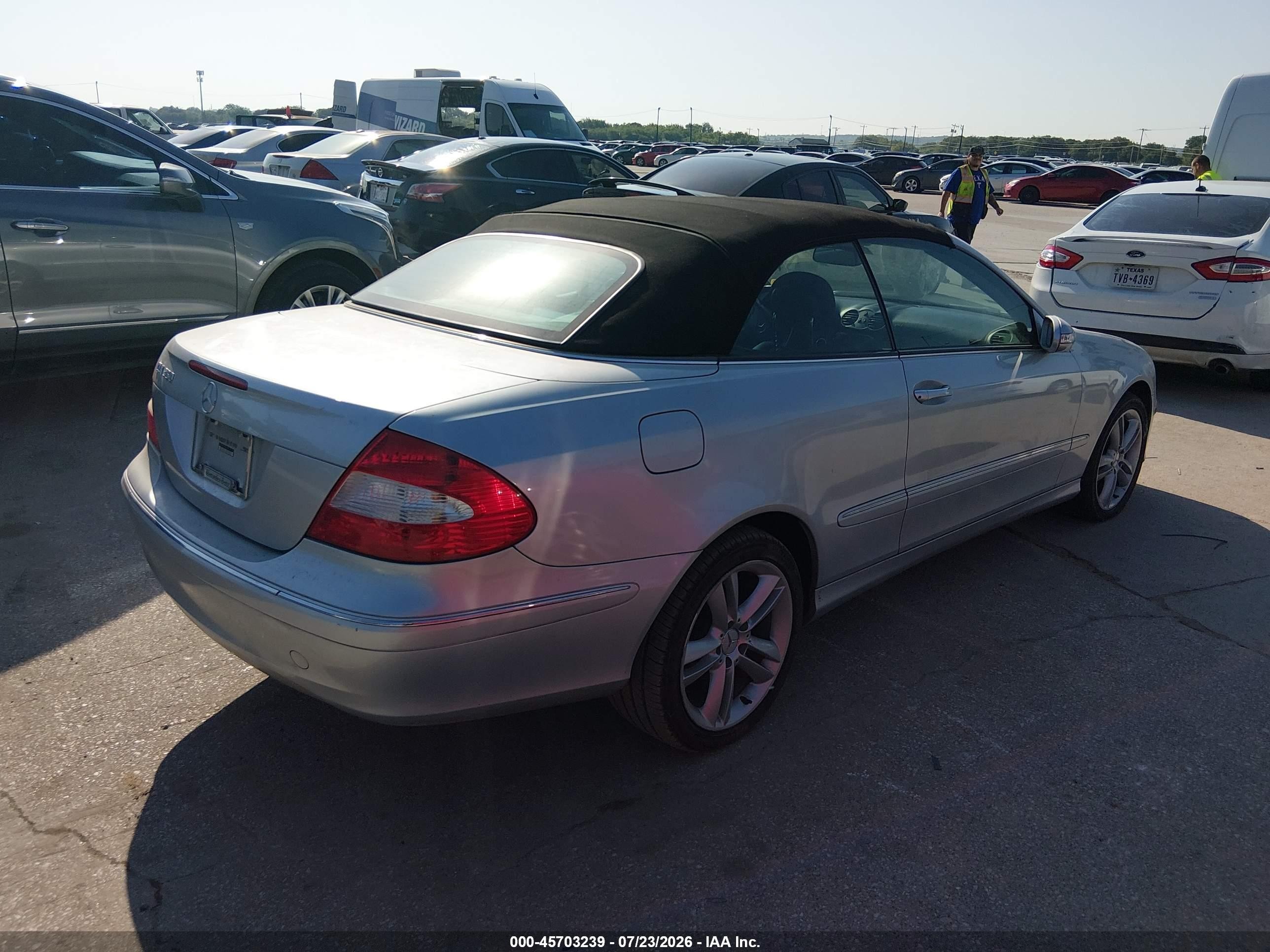 2007 Mercedes-benz Clk 350   Silver vin: WDBTK56F47F224944