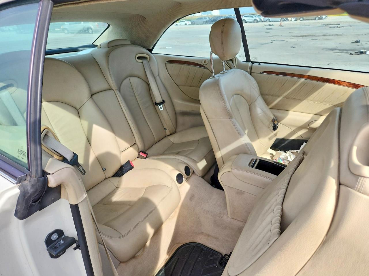 2008 Mercedes Benz Clk 350 White vin: WDBTK56F68F236353