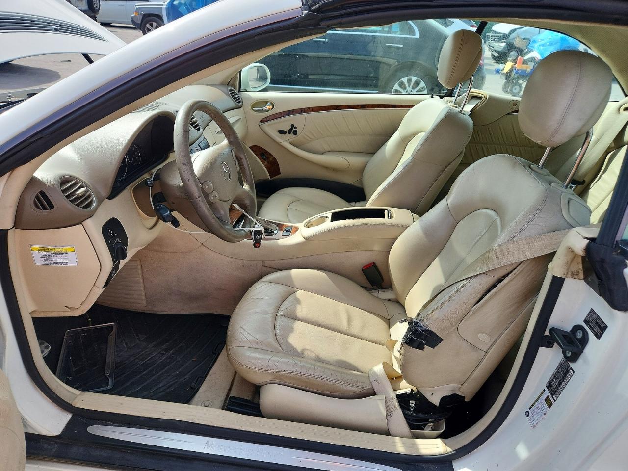 2008 Mercedes Benz Clk 350 White vin: WDBTK56F68F236353