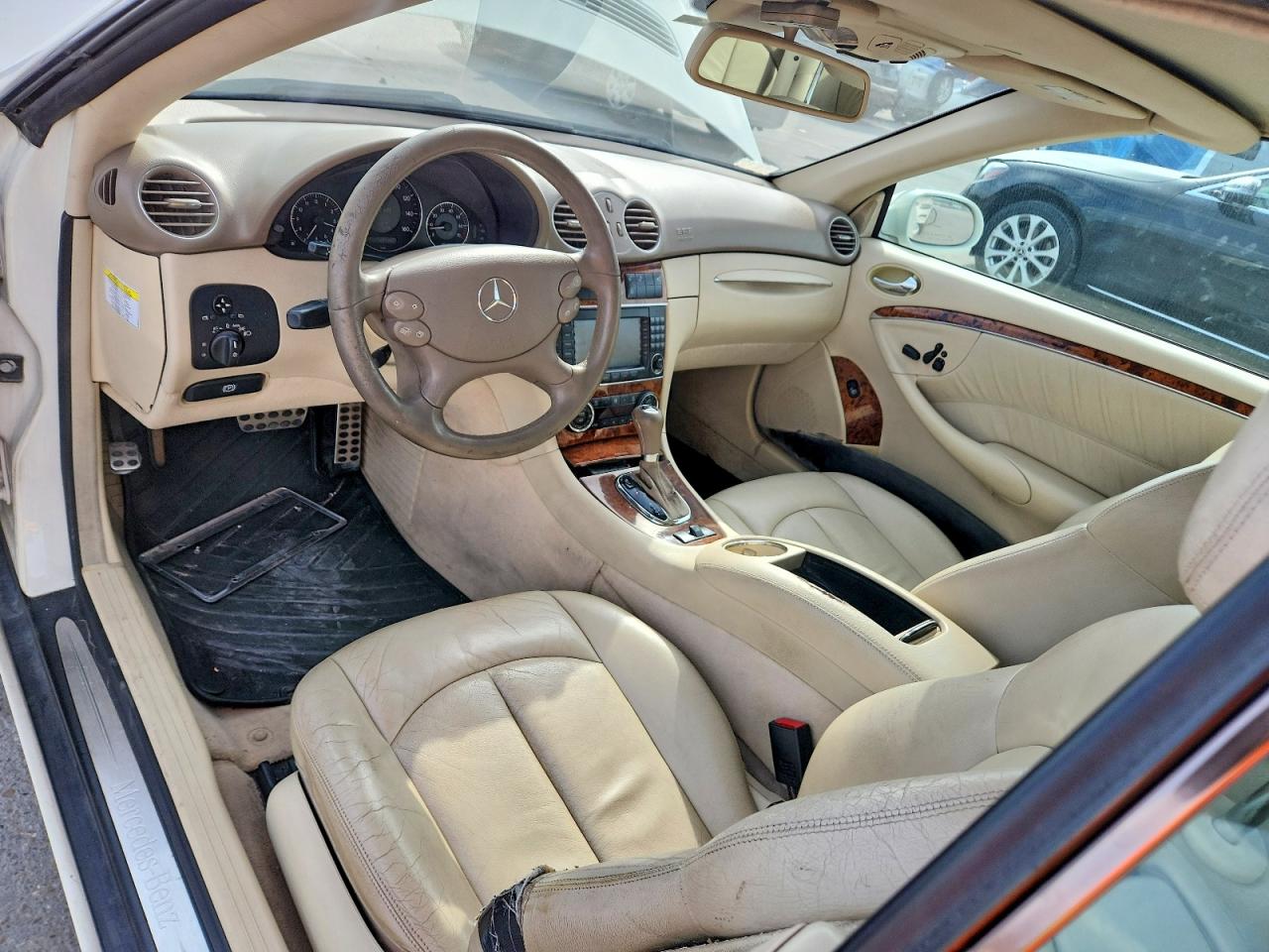 2008 Mercedes Benz Clk 350 White vin: WDBTK56F68F236353