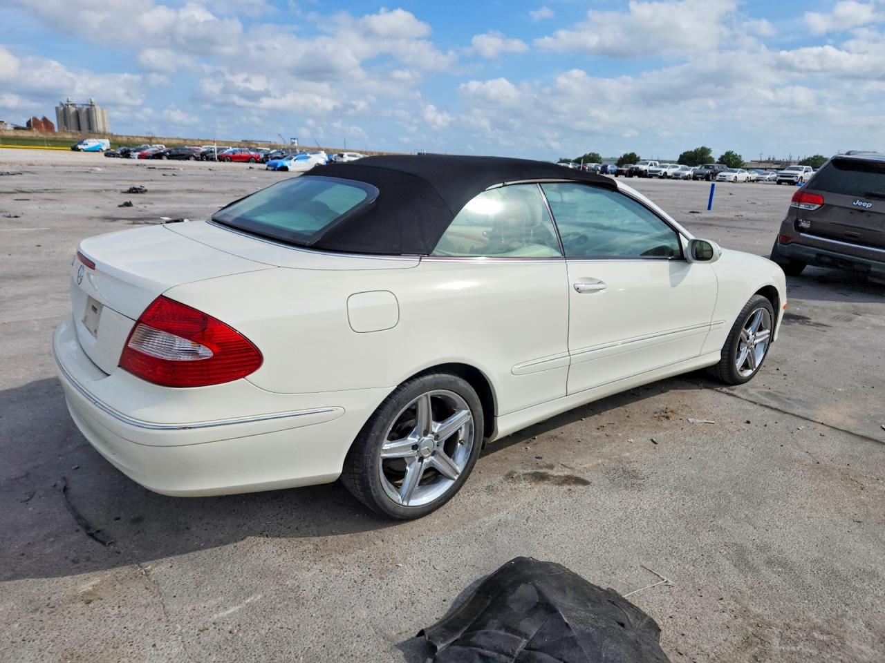 2008 Mercedes Benz Clk 350 White vin: WDBTK56F68F236353