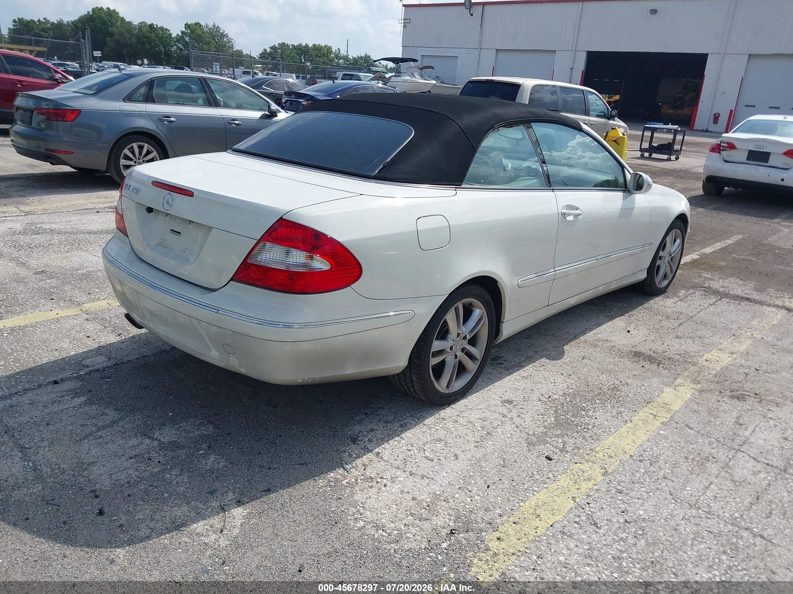 2008 Mercedes-benz Clk 350   White vin: WDBTK56F68F237101