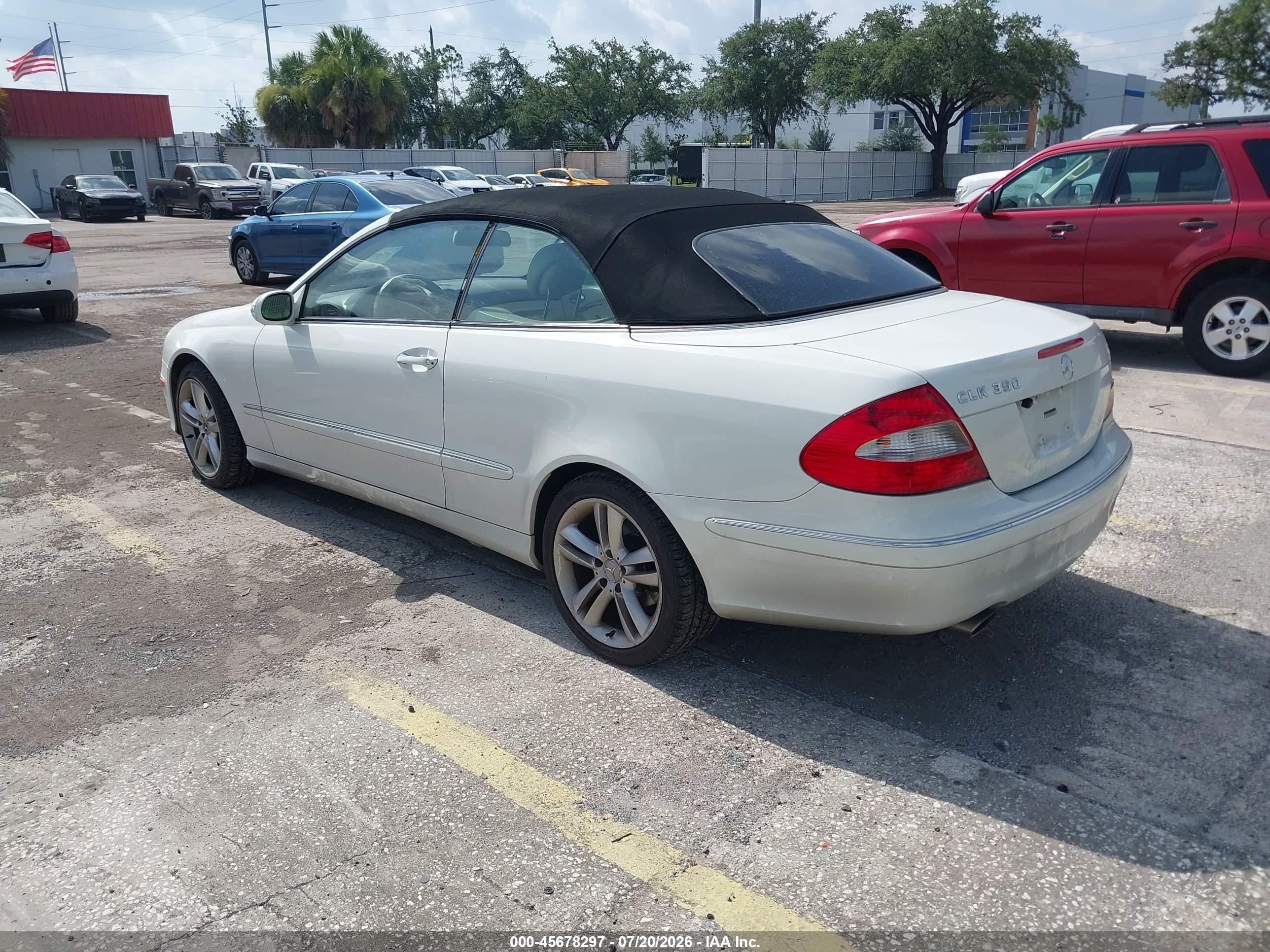 2008 Mercedes-benz Clk 350   White vin: WDBTK56F68F237101