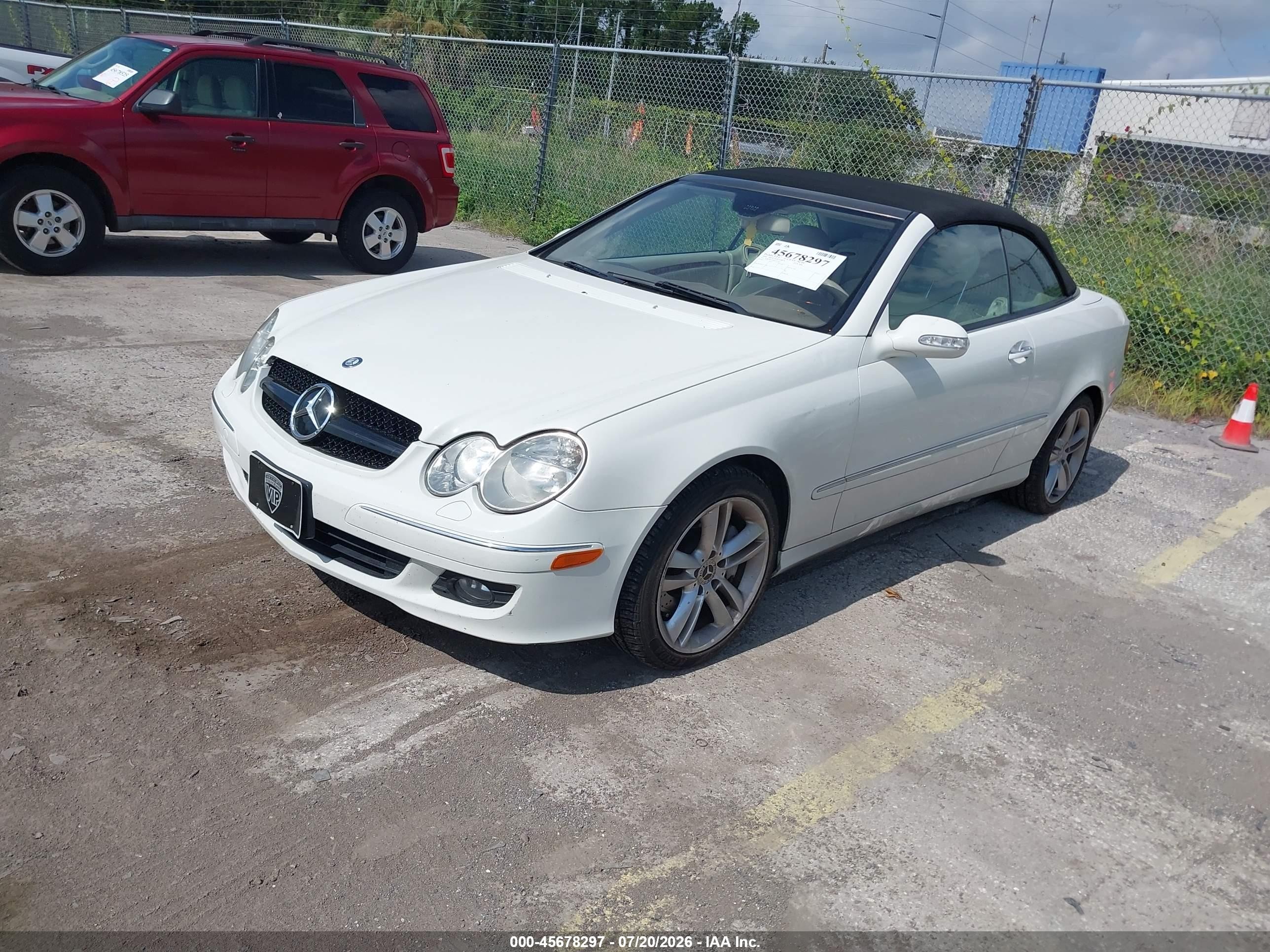 2008 Mercedes-benz Clk 350   White vin: WDBTK56F68F237101