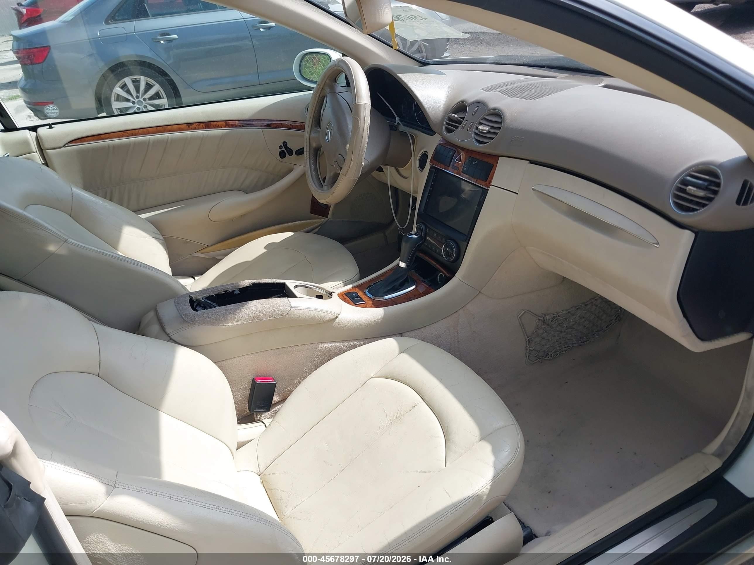 2008 Mercedes-benz Clk 350   White vin: WDBTK56F68F237101