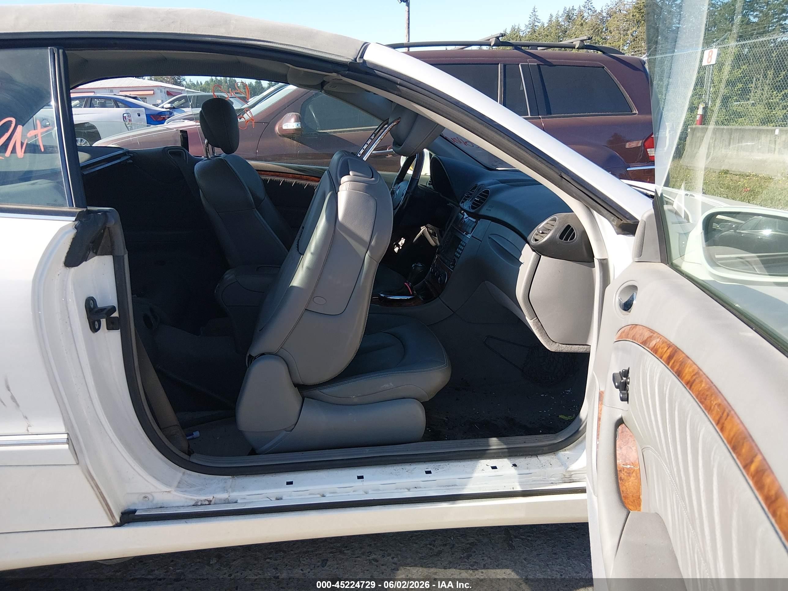 2006 Mercedes-benz Clk 350   White vin: WDBTK56F76T073114