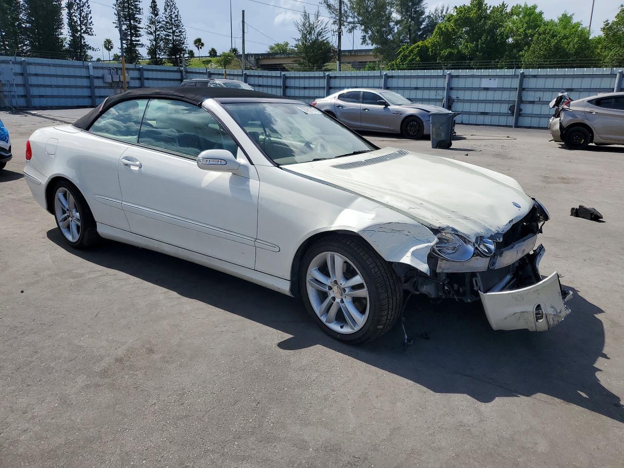2008 Mercedes-benz Clk 350 White vin: WDBTK56F78T096962