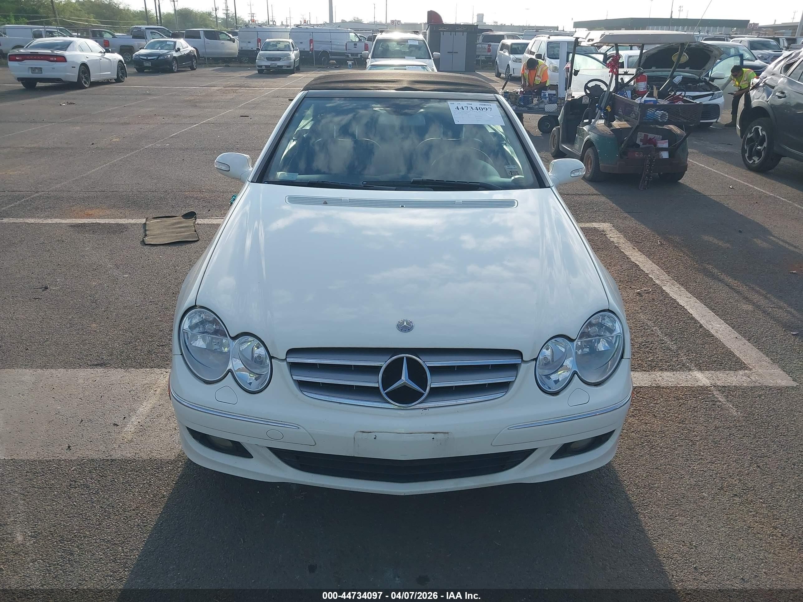 2007 Mercedes-benz Clk 350   White vin: WDBTK56F97F220887