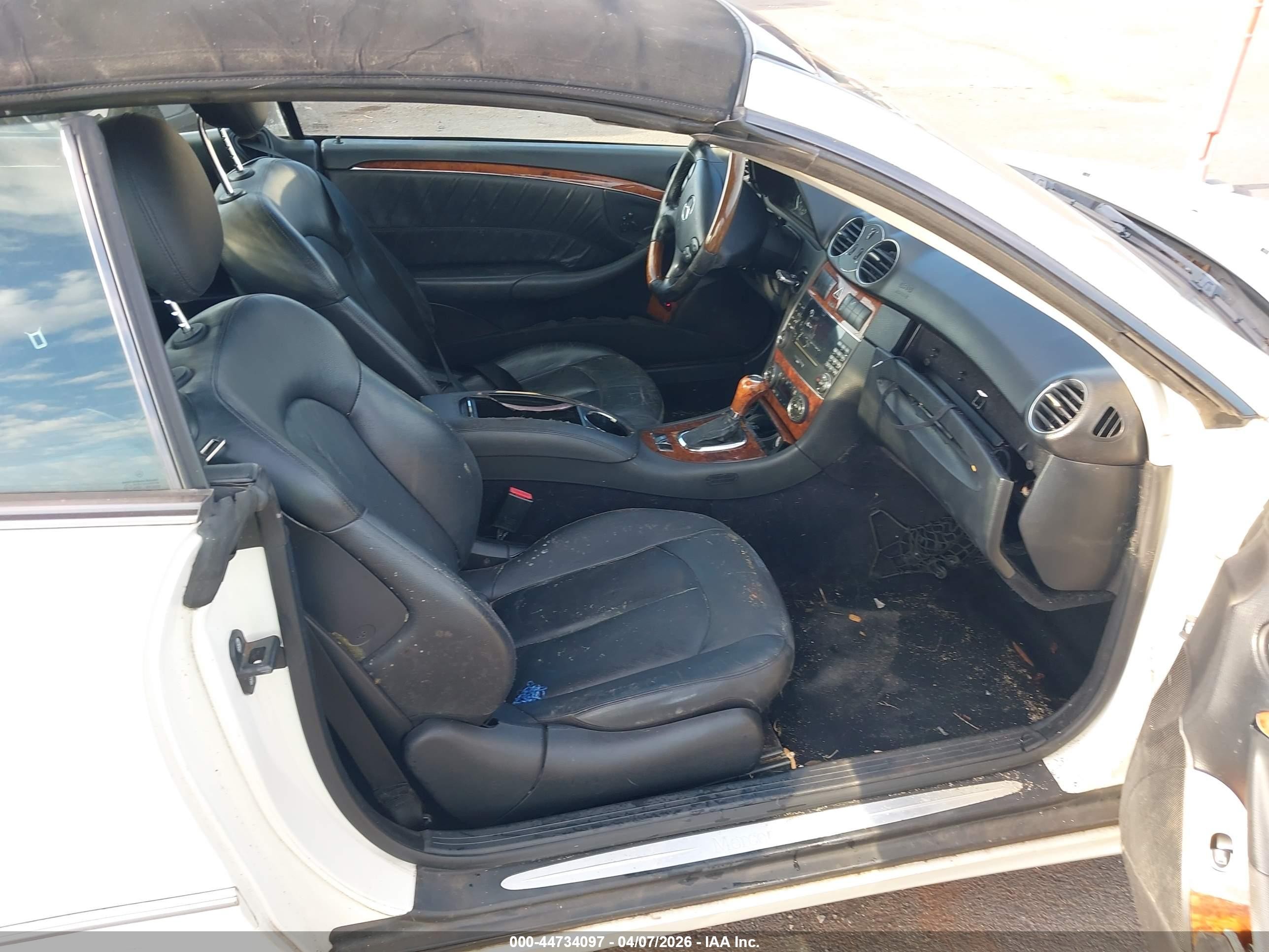 2007 Mercedes-benz Clk 350   White vin: WDBTK56F97F220887