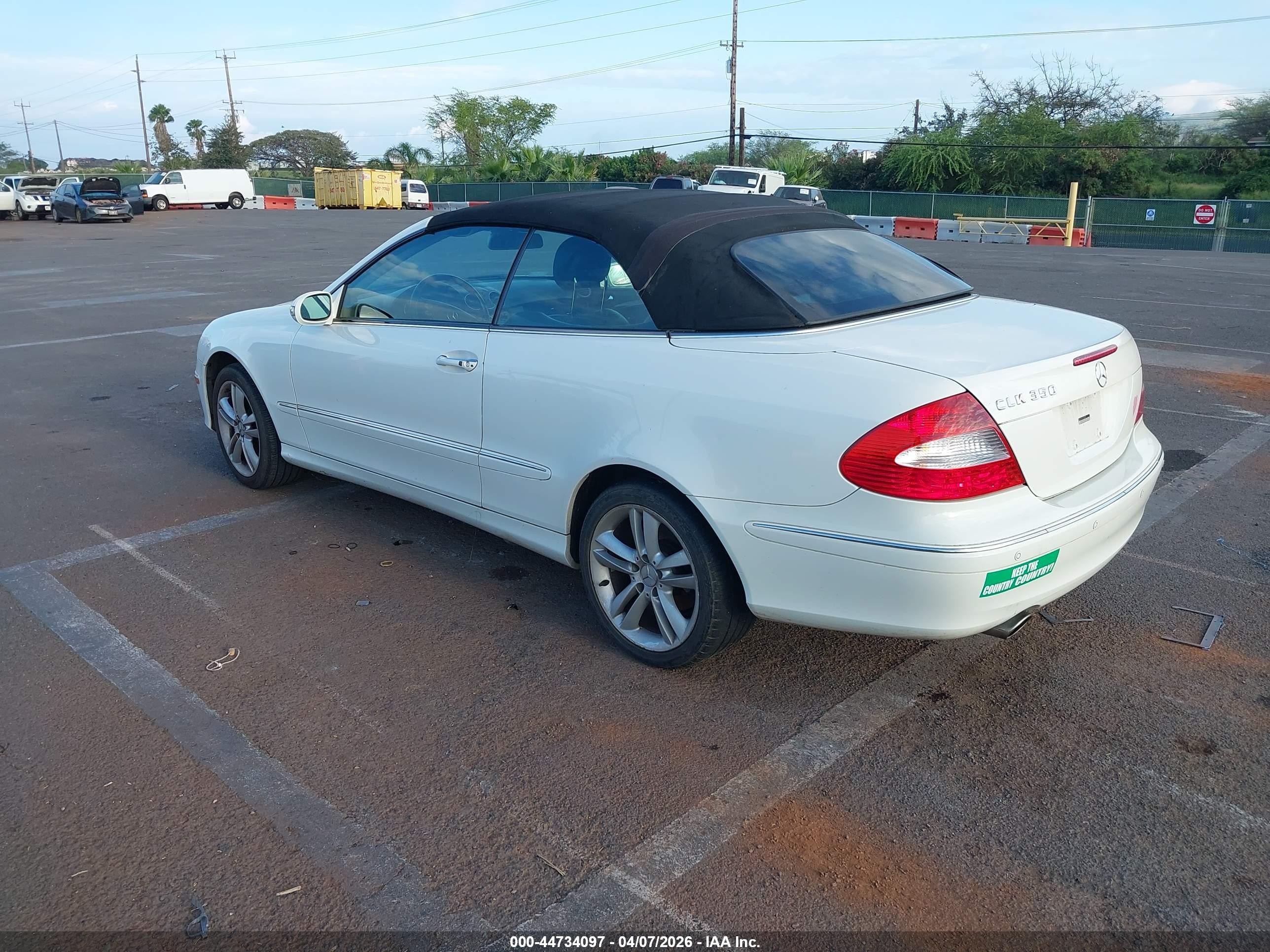 2007 Mercedes-benz Clk 350   White vin: WDBTK56F97F220887
