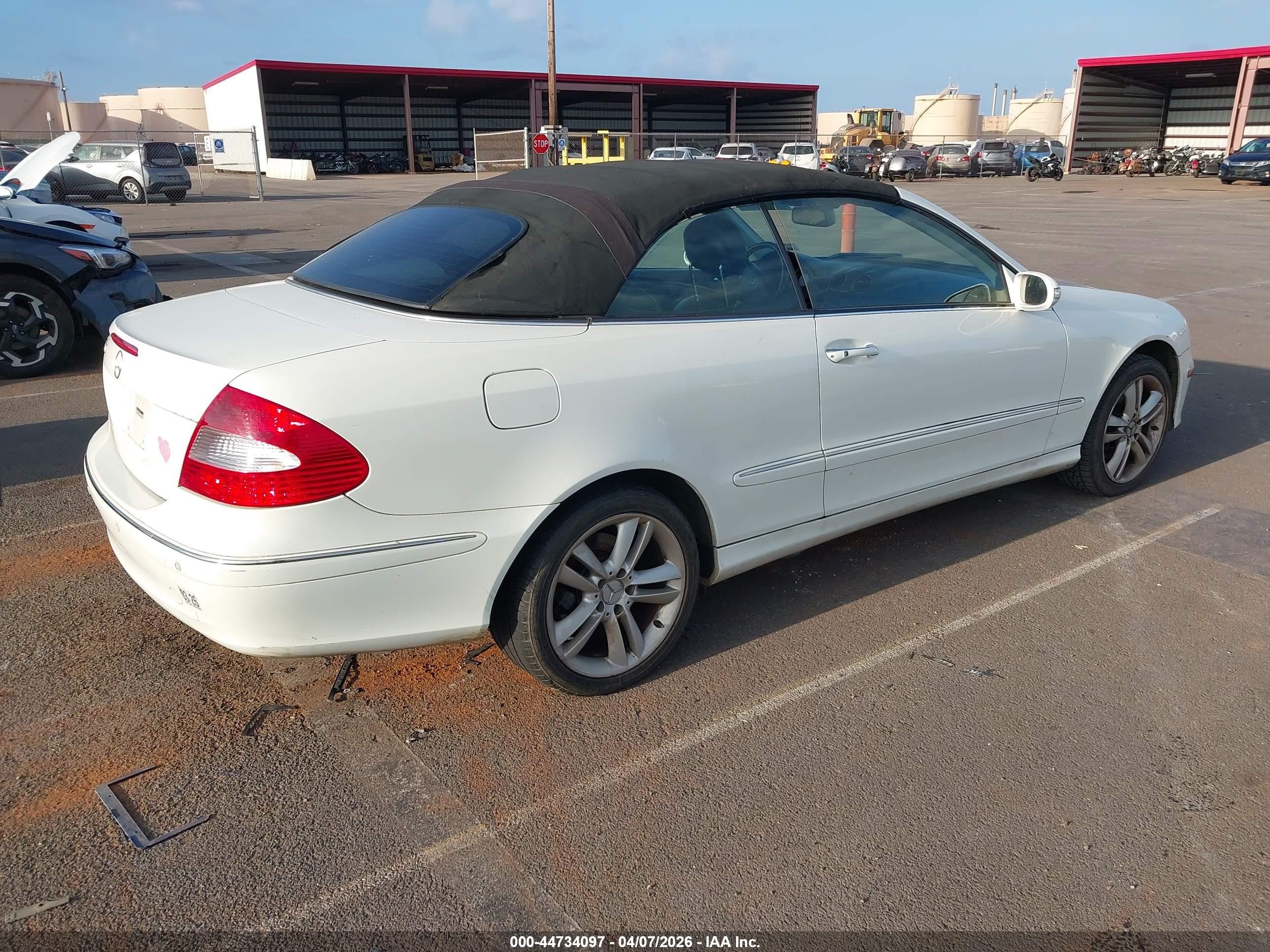 2007 Mercedes-benz Clk 350   White vin: WDBTK56F97F220887