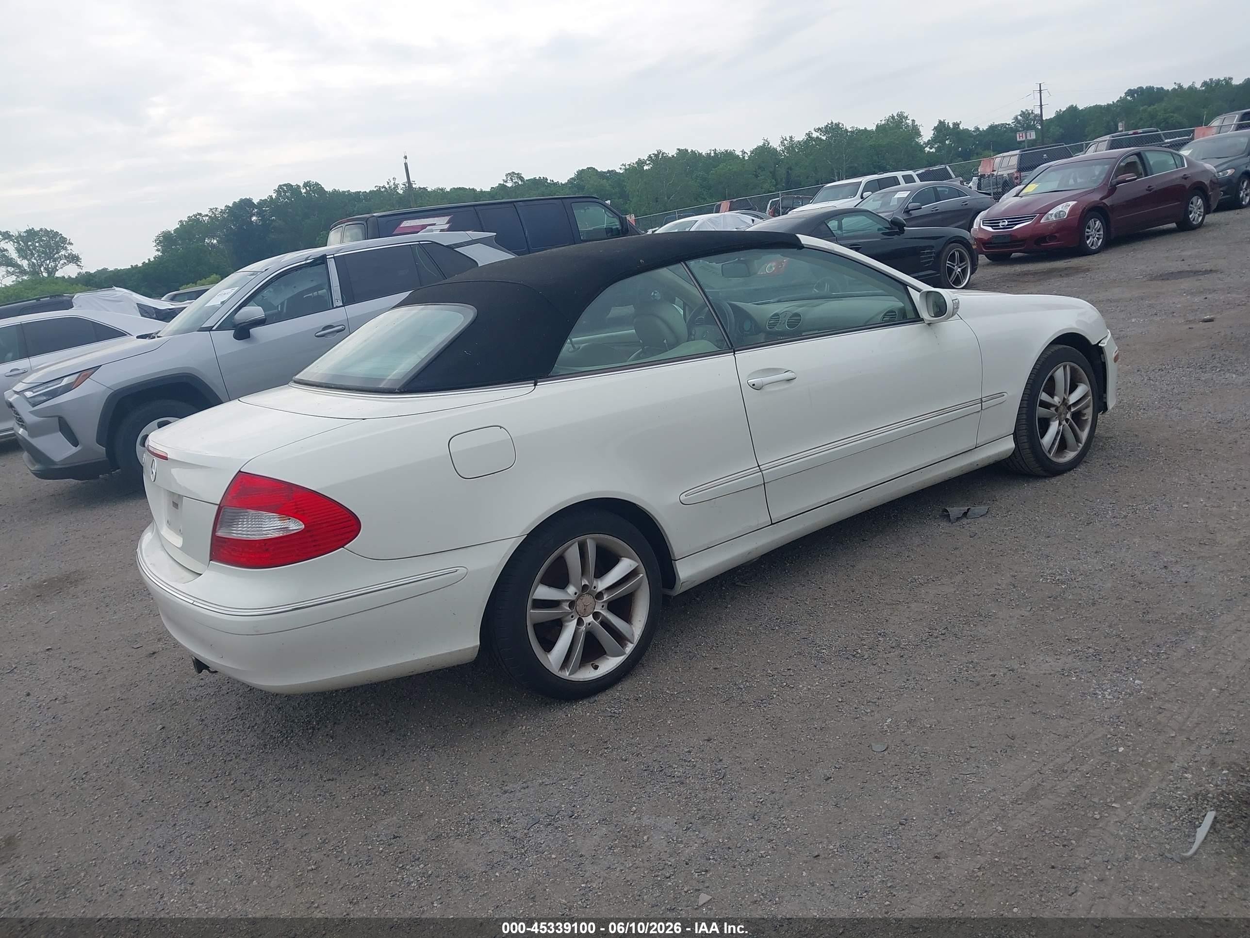 2008 Mercedes-benz Clk 350   White vin: WDBTK56FX8F256234