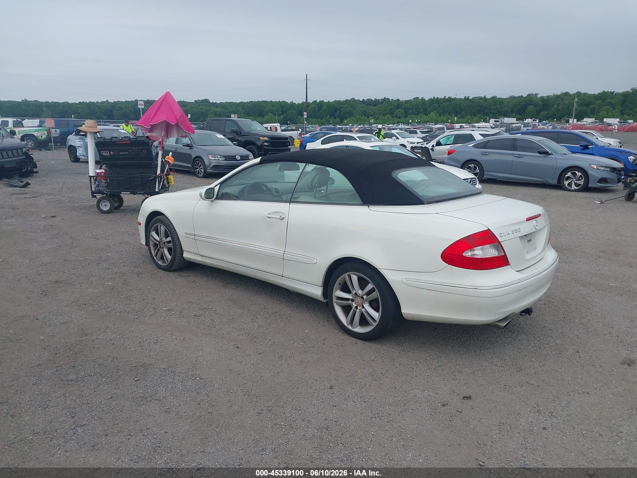 2008 Mercedes-benz Clk 350   White vin: WDBTK56FX8F256234