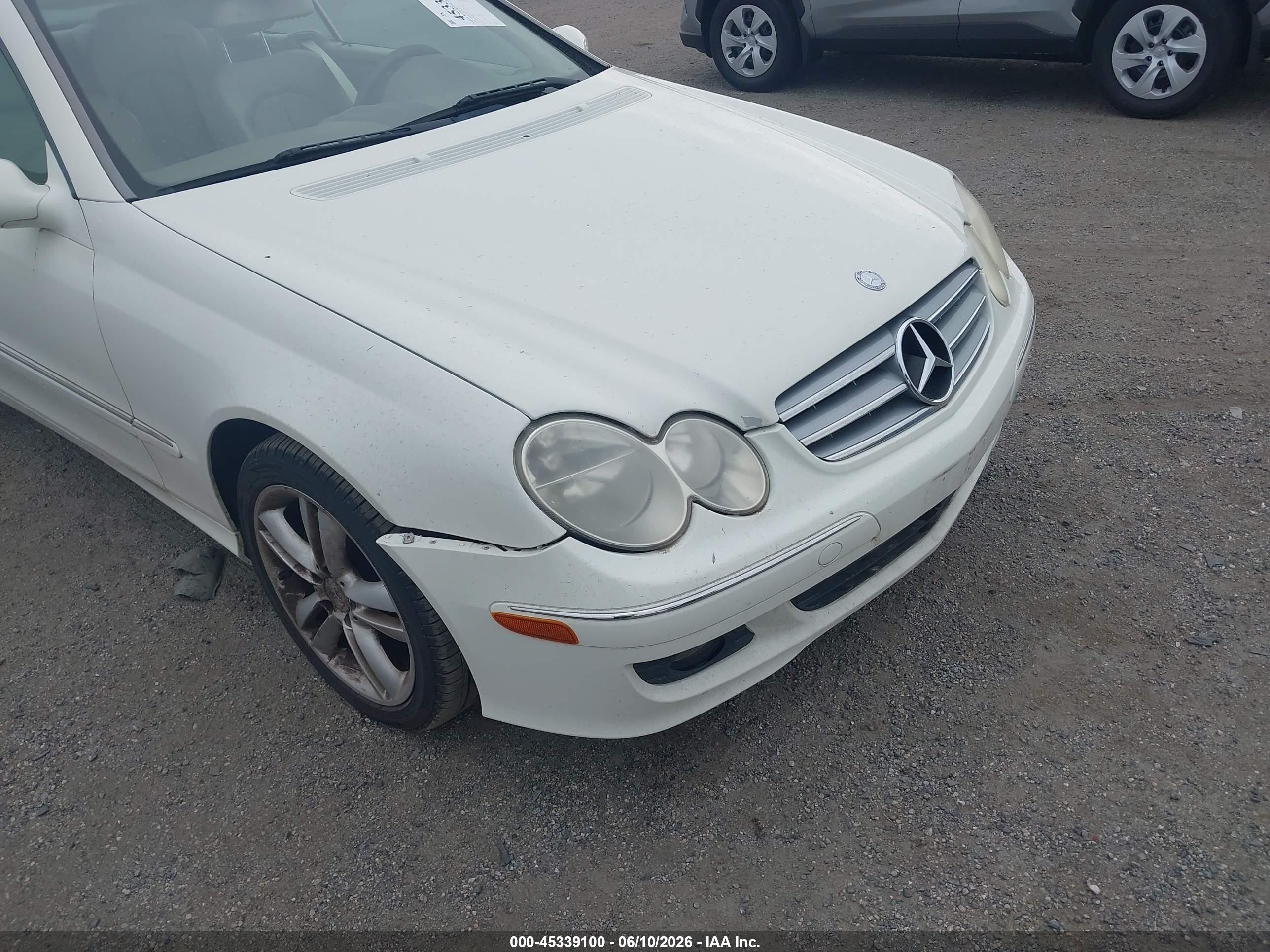2008 Mercedes-benz Clk 350   White vin: WDBTK56FX8F256234