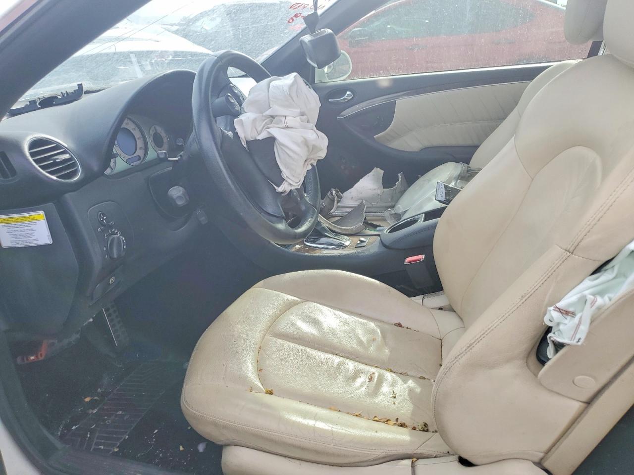 2007 Mercedes-benz Clk 350 White vin: WDBTK56GX7F212614