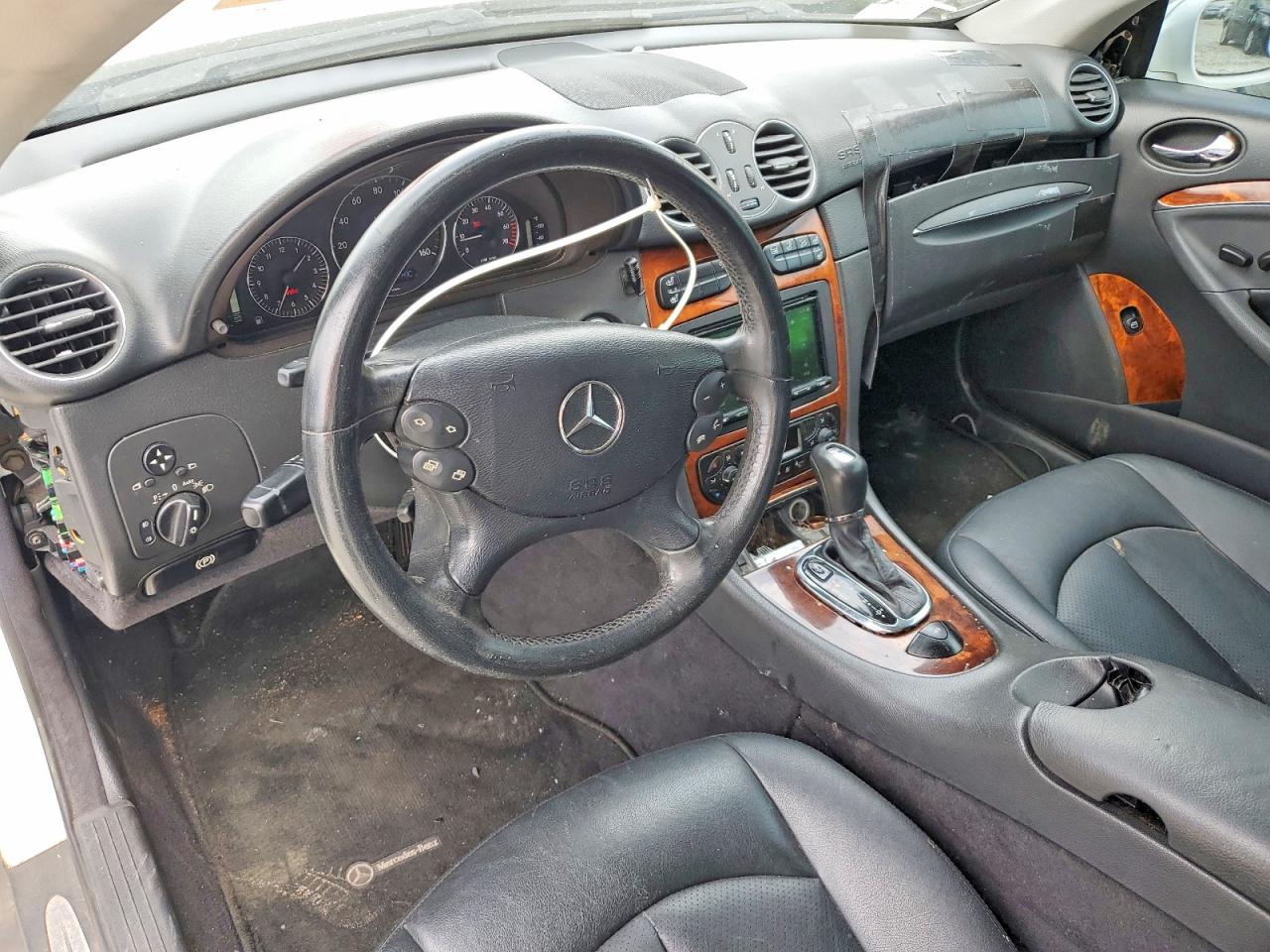 2004 Mercedes-benz Clk 320 White vin: WDBTK65G04T013964
