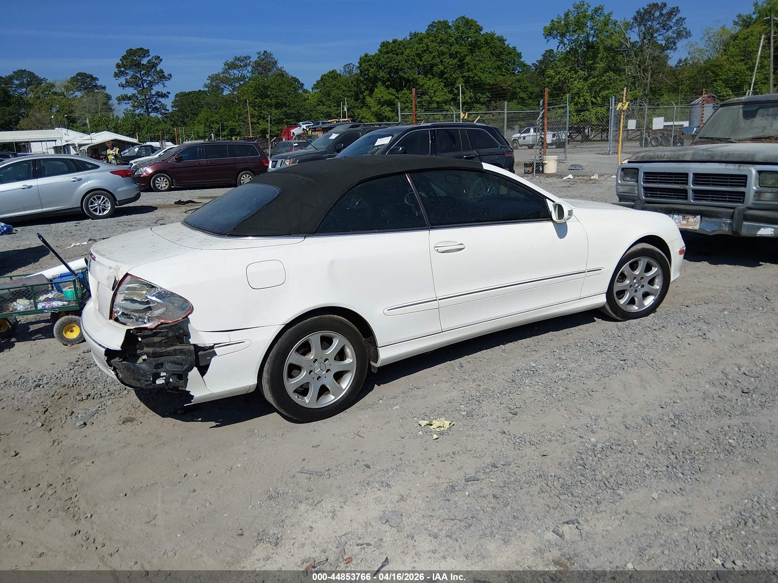 2004 Mercedes-benz Clk 320   White vin: WDBTK65G04T018128