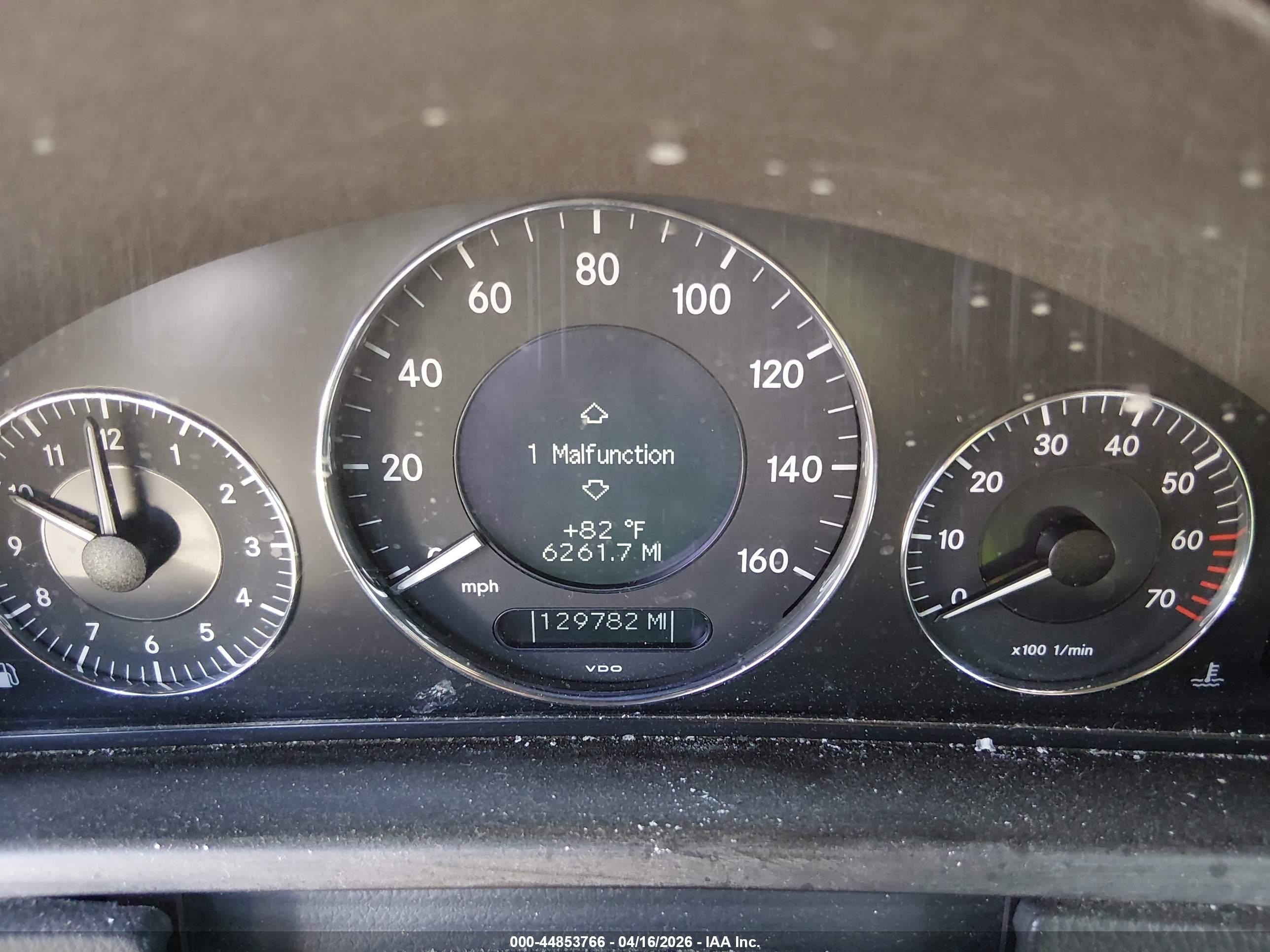 2004 Mercedes-benz Clk 320   White vin: WDBTK65G04T018128