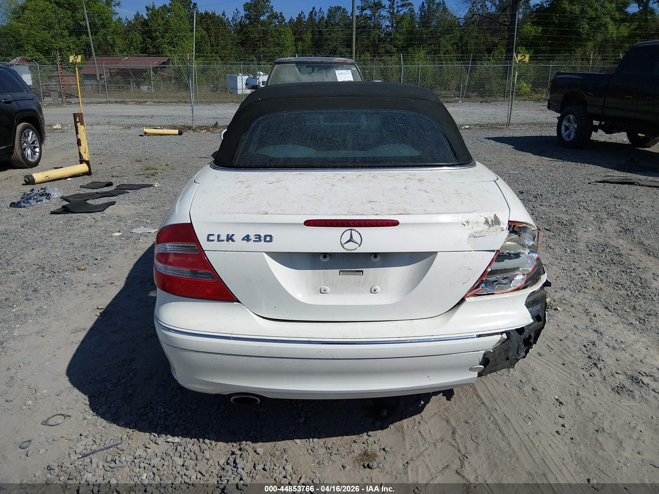 2004 Mercedes-benz Clk 320   White vin: WDBTK65G04T018128