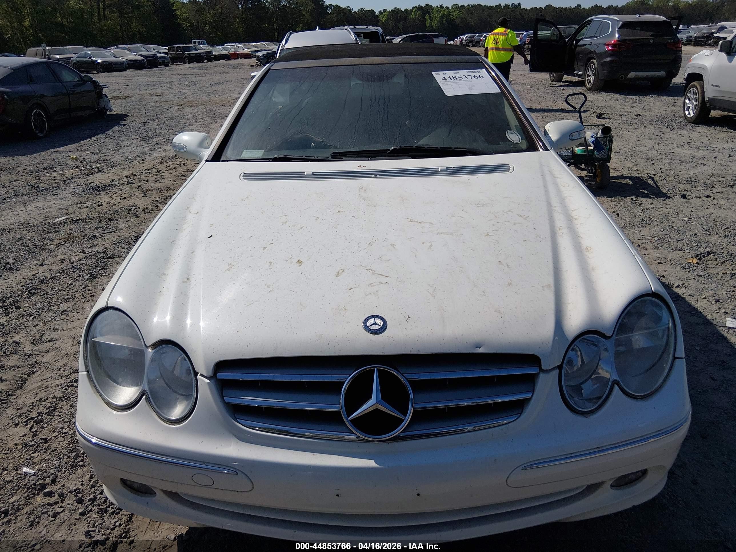2004 Mercedes-benz Clk 320   White vin: WDBTK65G04T018128