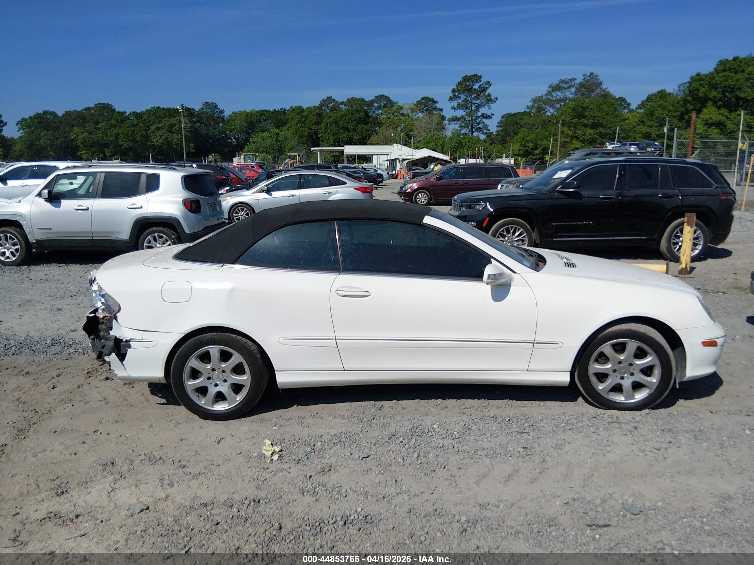 2004 Mercedes-benz Clk 320   White vin: WDBTK65G04T018128