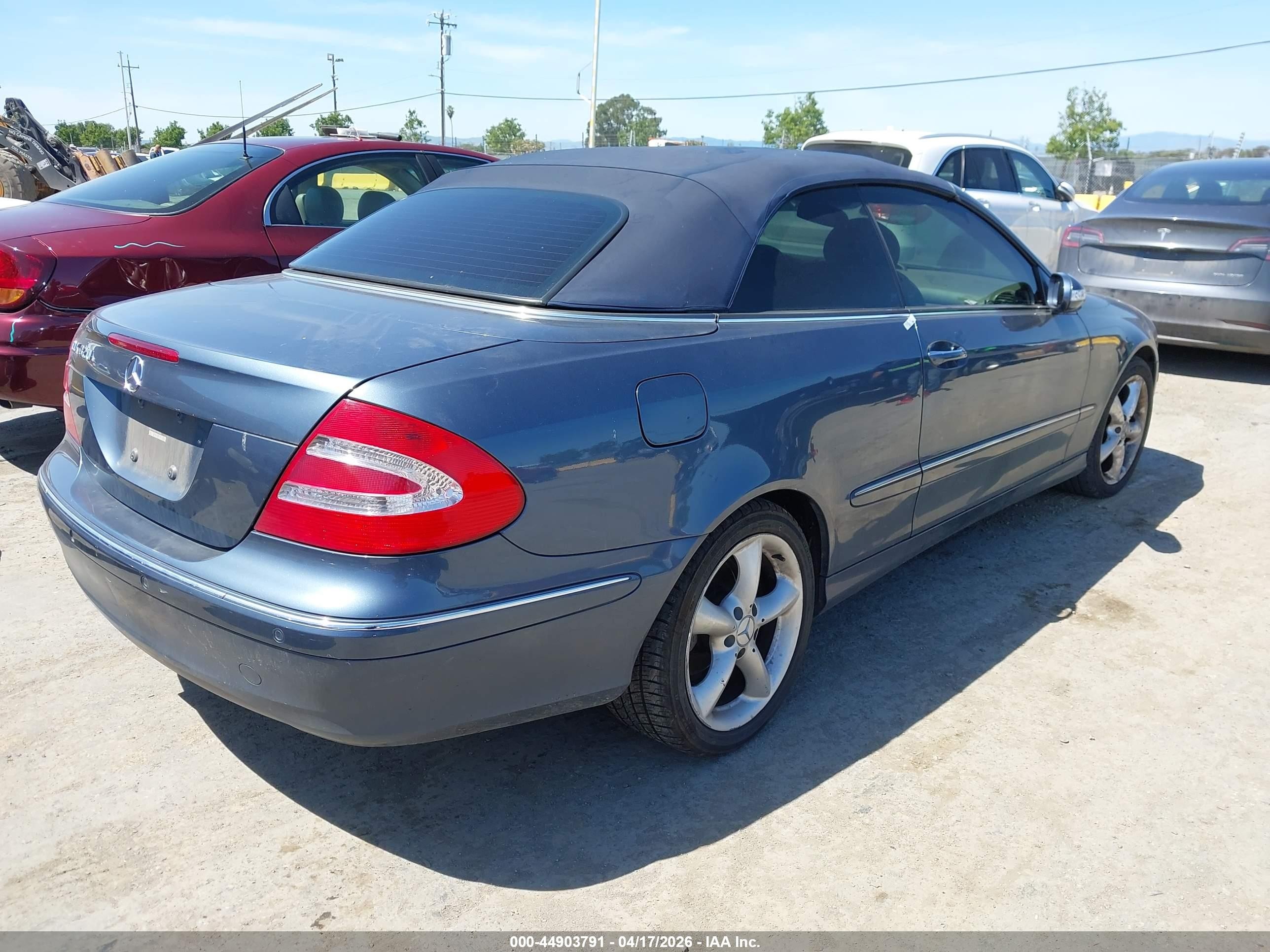 2005 Mercedes-benz Clk 320   Light Blue vin: WDBTK65G05T049283