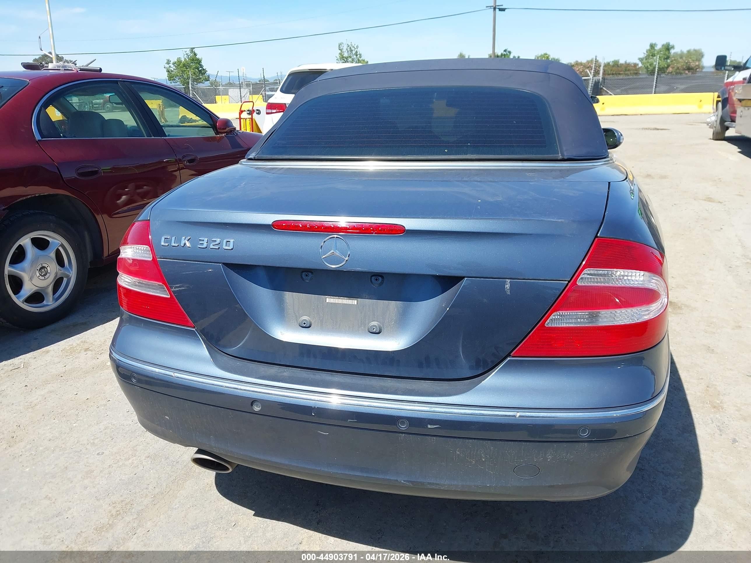 2005 Mercedes-benz Clk 320   Light Blue vin: WDBTK65G05T049283