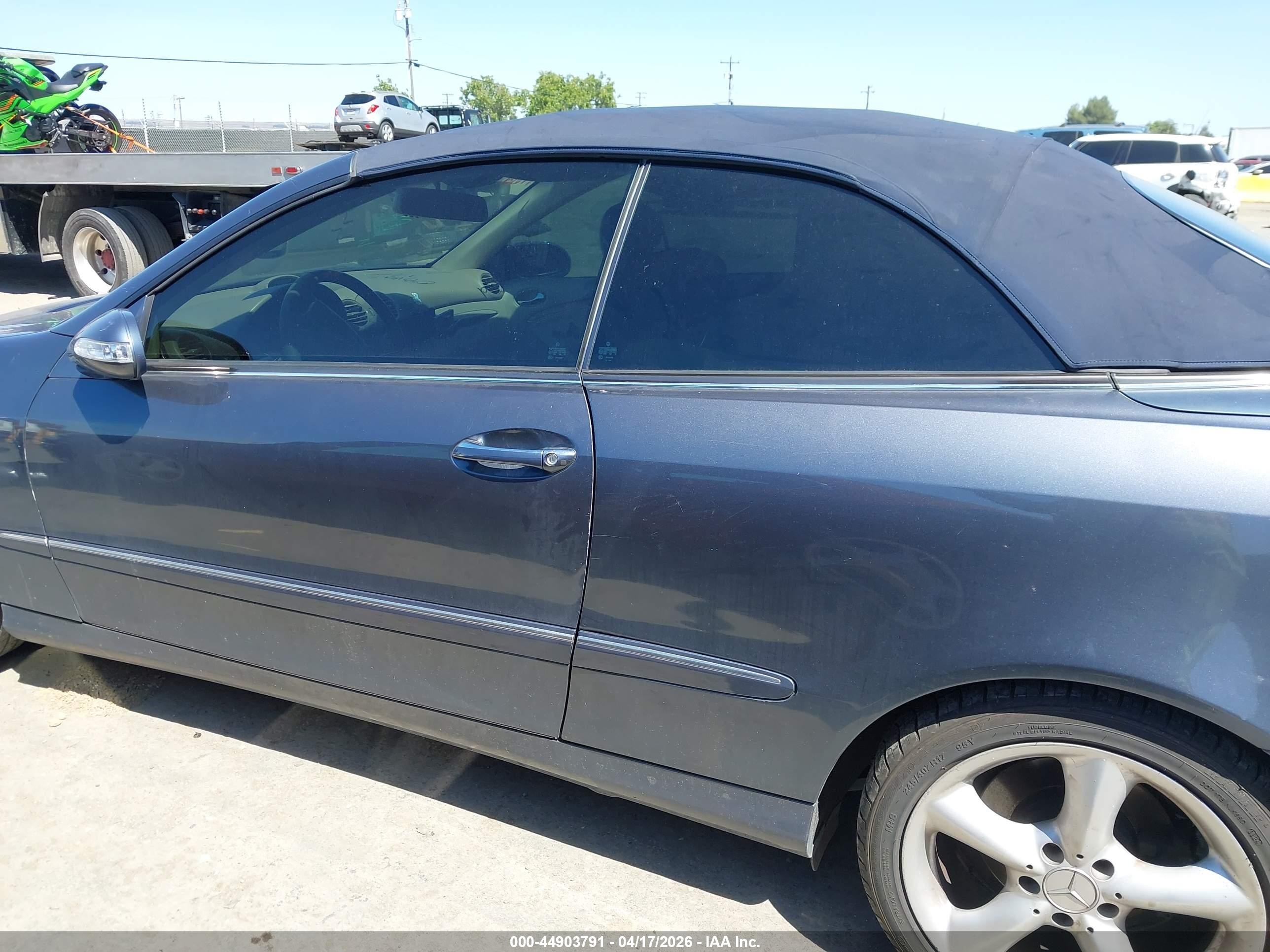 2005 Mercedes-benz Clk 320   Light Blue vin: WDBTK65G05T049283