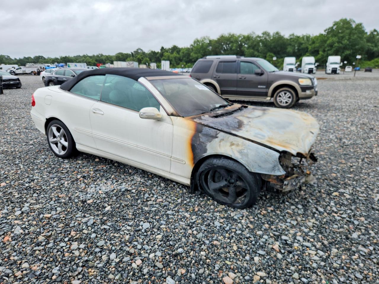 2005 Mercedes-benz Clk 320 White vin: WDBTK65G45T045303