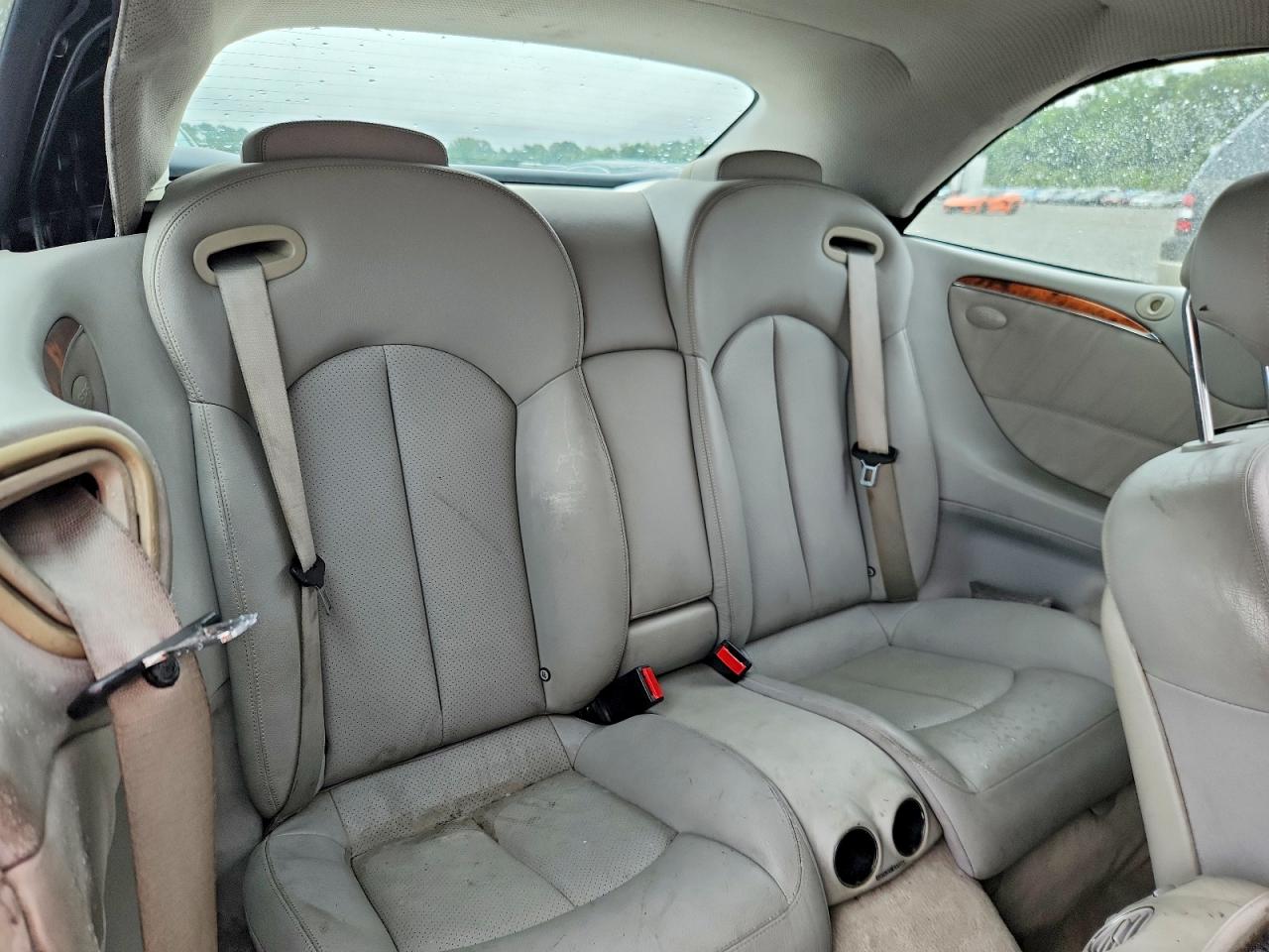 2005 Mercedes-benz Clk 320 White vin: WDBTK65G45T045303
