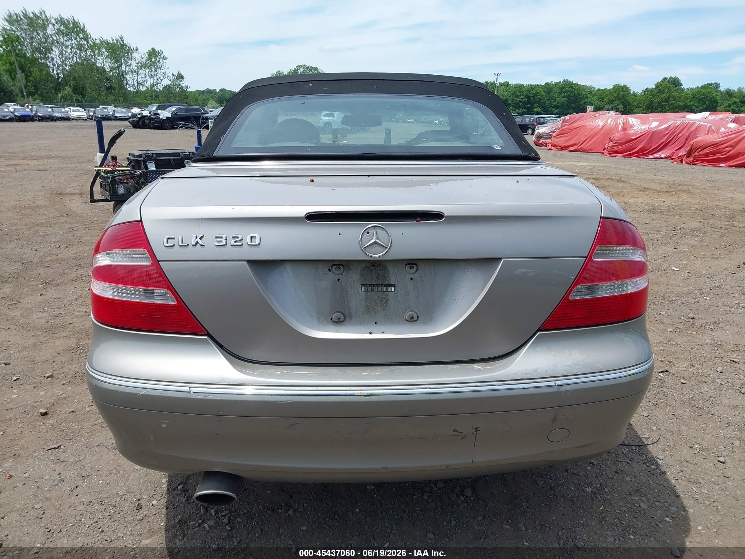 2004 Mercedes-benz Clk 320   Silver vin: WDBTK65G64T021566