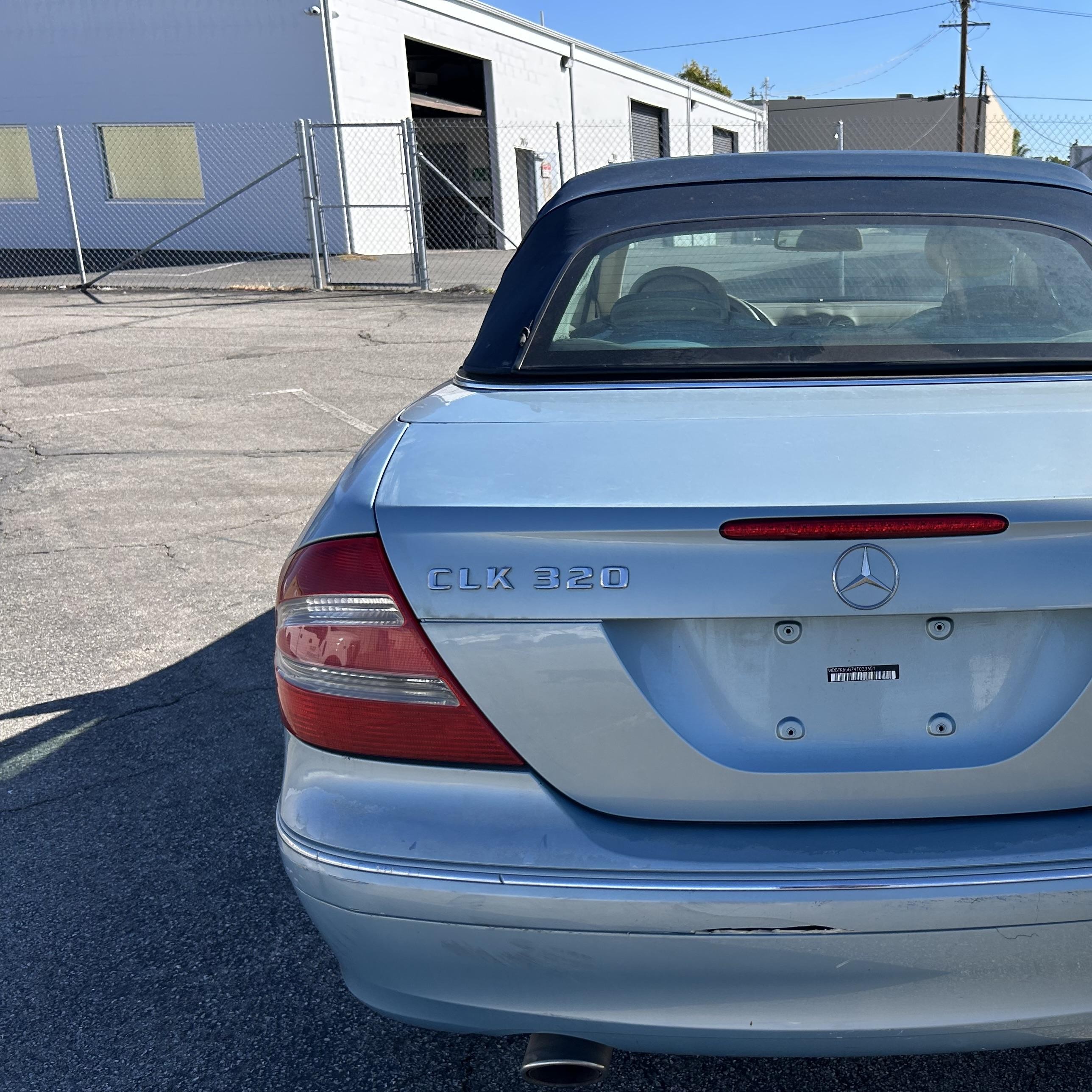 2004 Mercedes-benz Clk 320   Blue vin: WDBTK65G74T023651