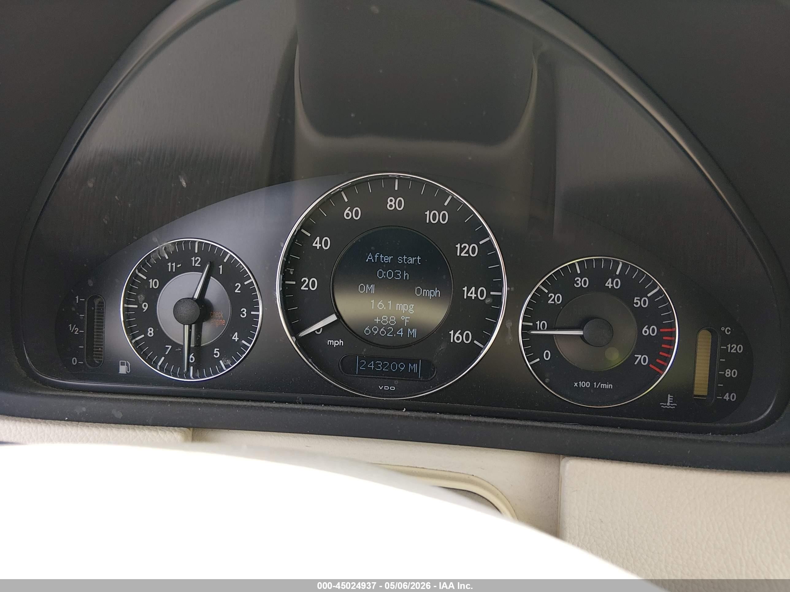 2005 Mercedes-benz Clk 320   Red vin: WDBTK65G95T055633