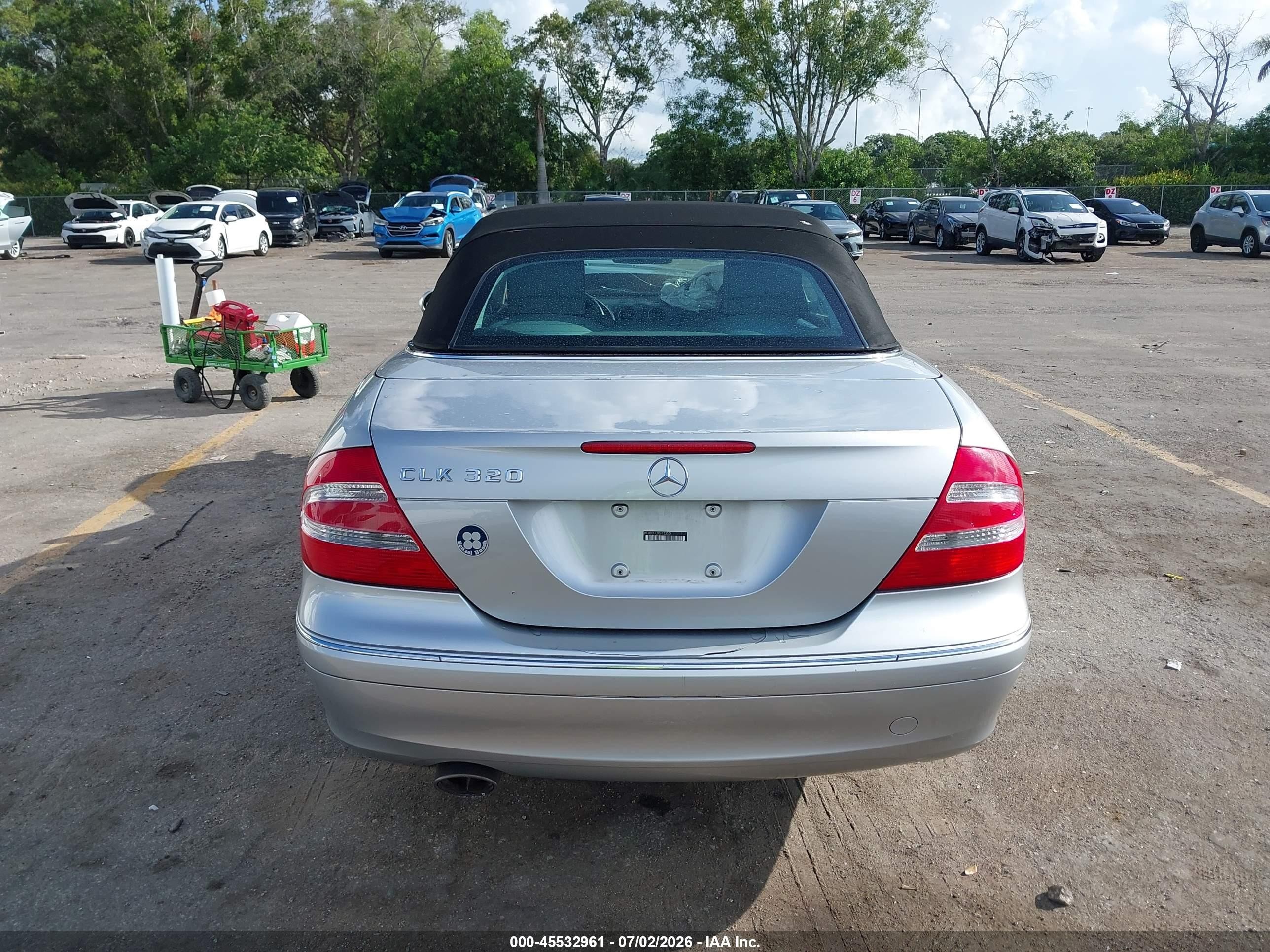 2005 Mercedes-benz Clk 320   Silver vin: WDBTK65J05F123554