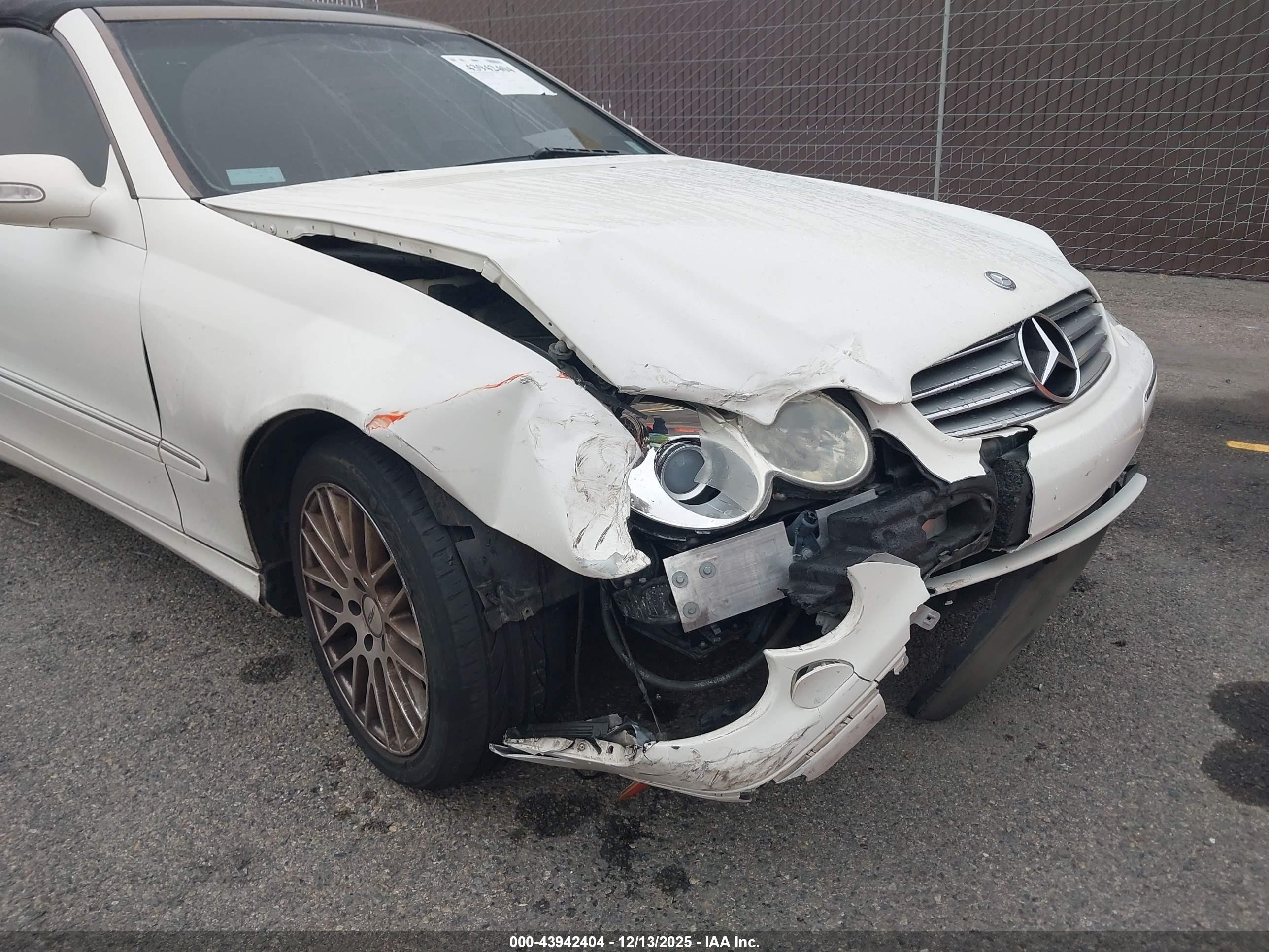 2005 Mercedes-benz Clk 320   White vin: WDBTK65J15F131789