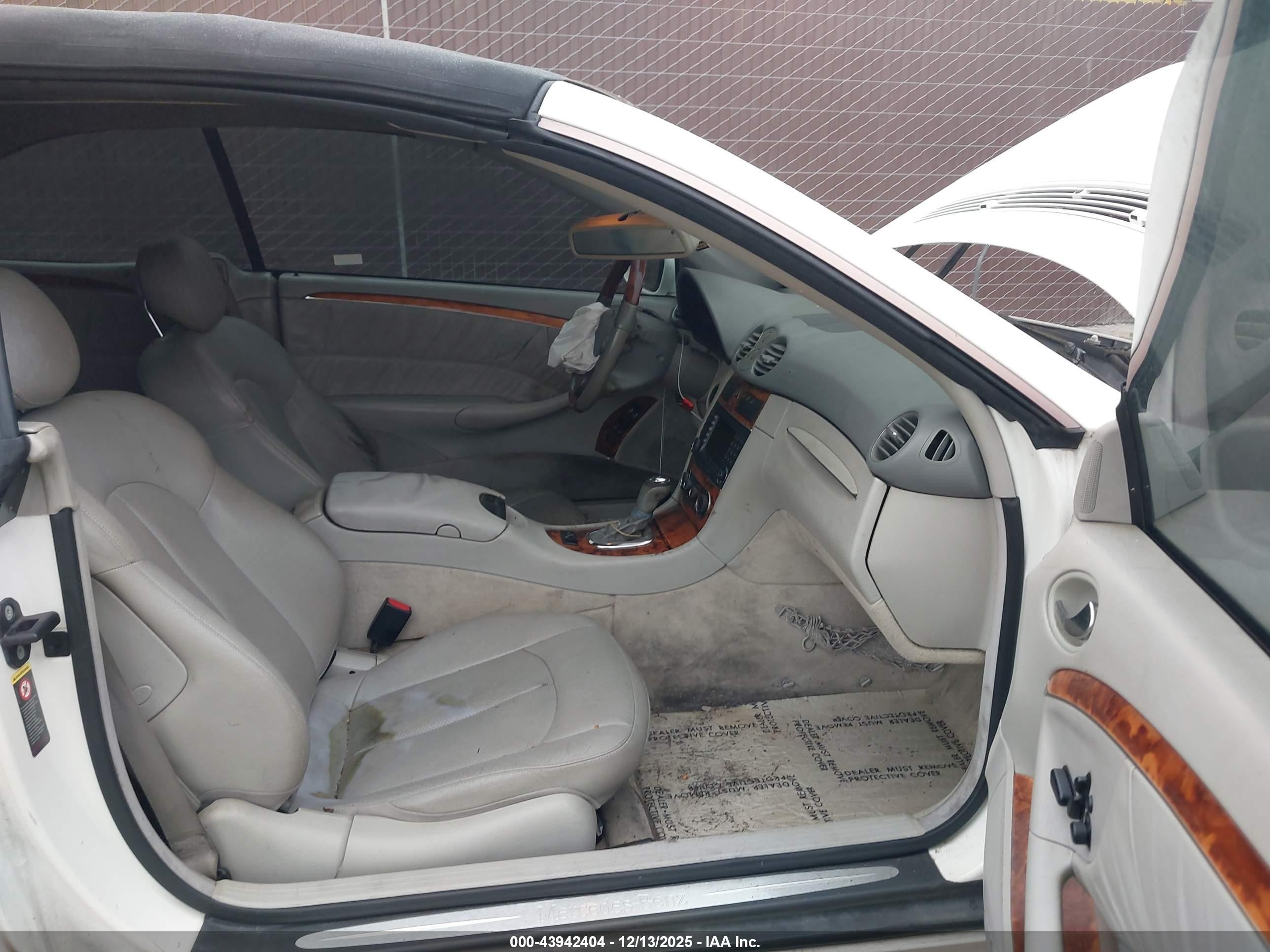2005 Mercedes-benz Clk 320   White vin: WDBTK65J15F131789