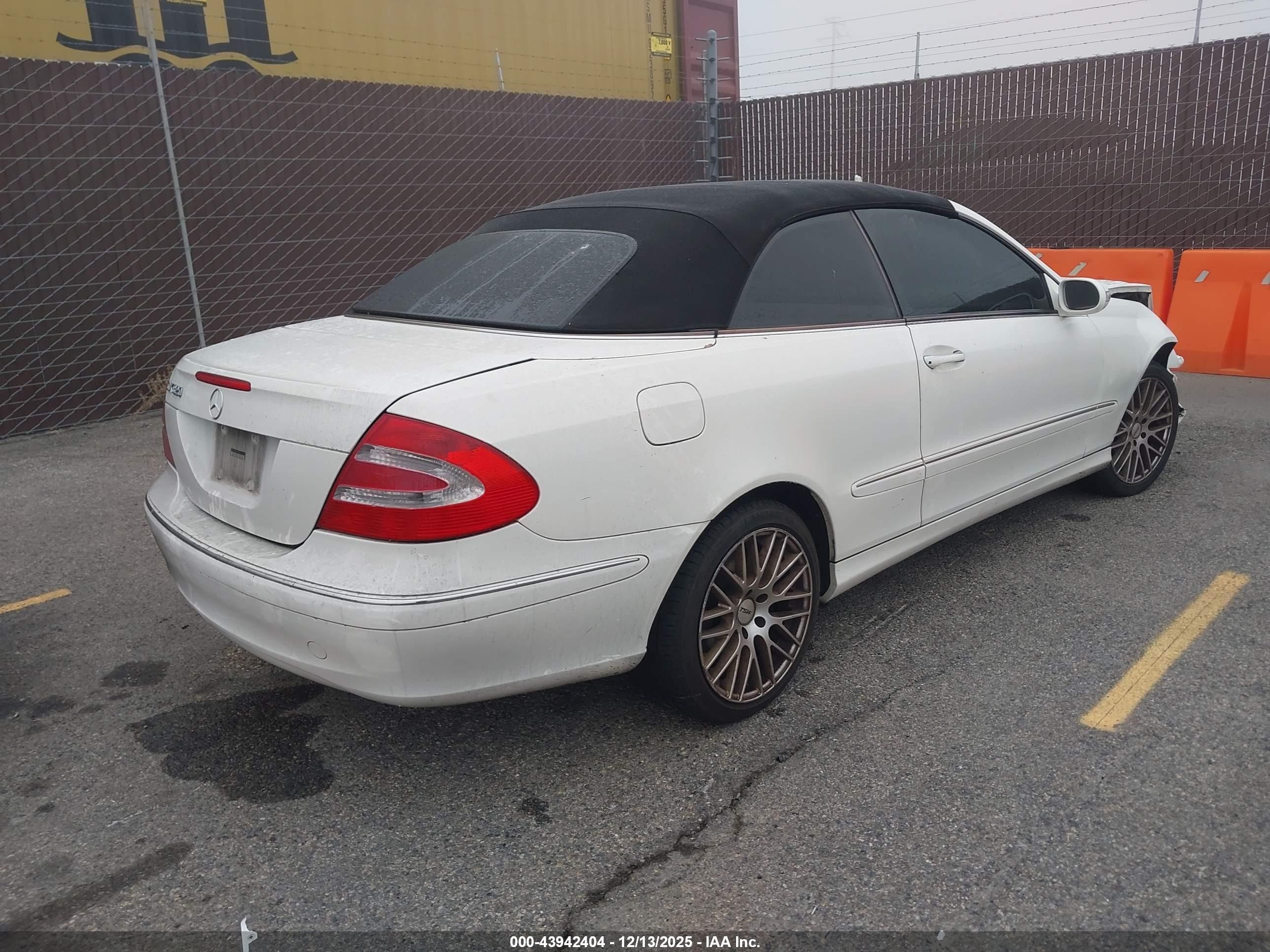 2005 Mercedes-benz Clk 320   White vin: WDBTK65J15F131789
