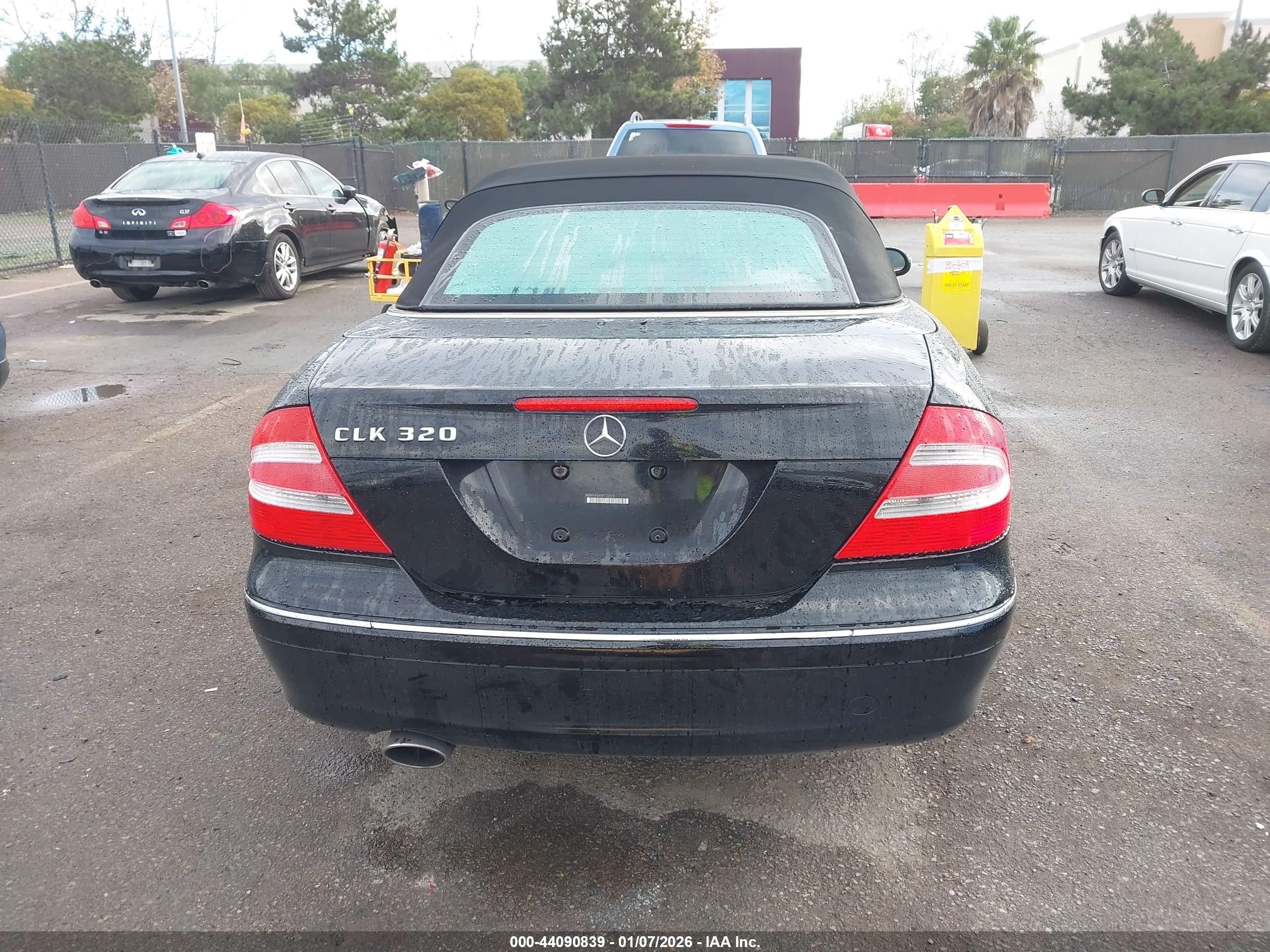 2005 Mercedes-benz Clk 320   Black vin: WDBTK65J45F122875