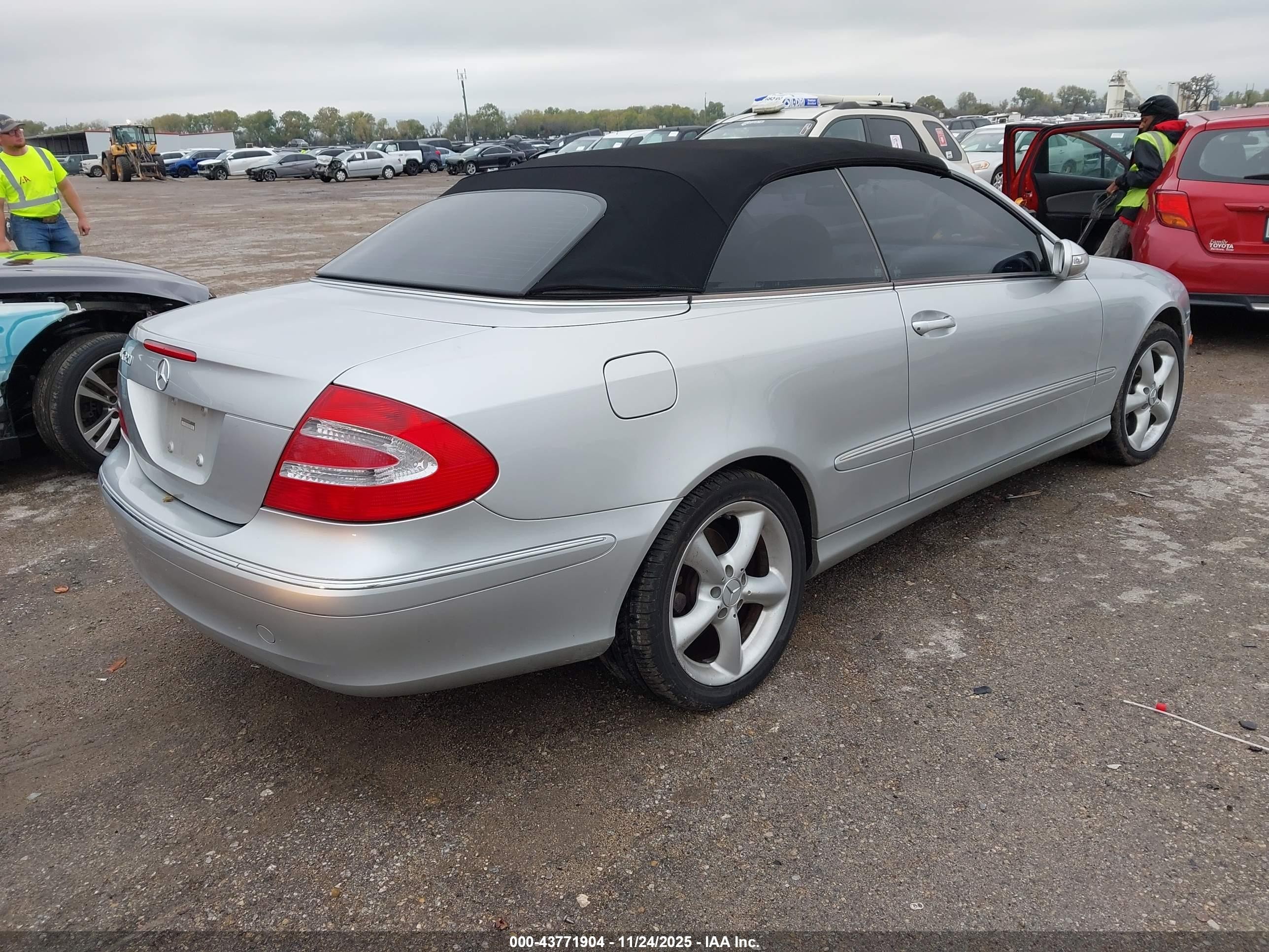 2005 Mercedes-benz Clk 320   Gray vin: WDBTK65J75F158947
