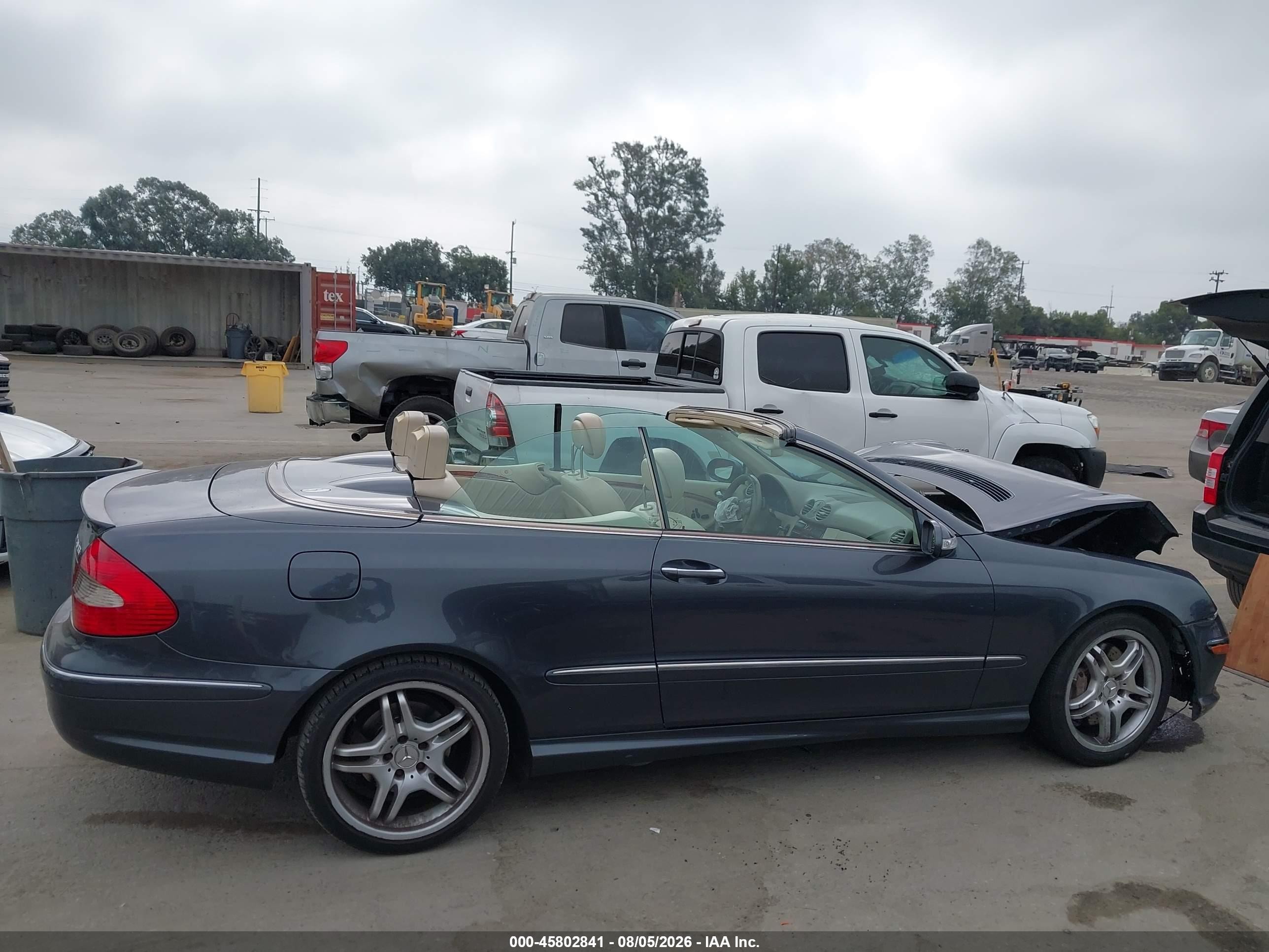 2008 Mercedes-benz Clk 550   Серый vin: WDBTK72F18T091211